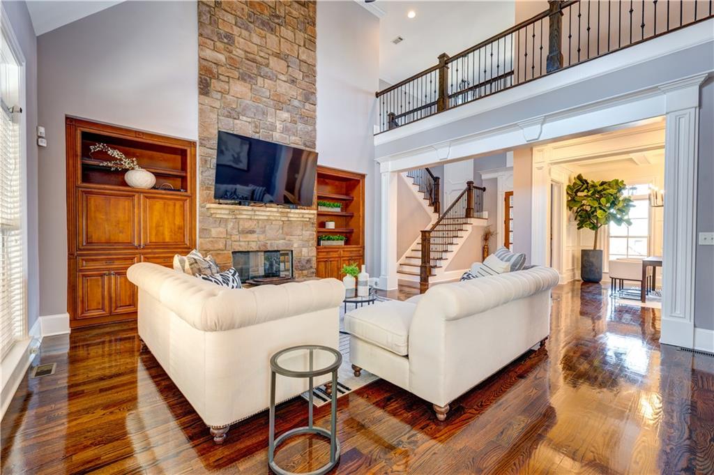 1049 Highland Village Trail