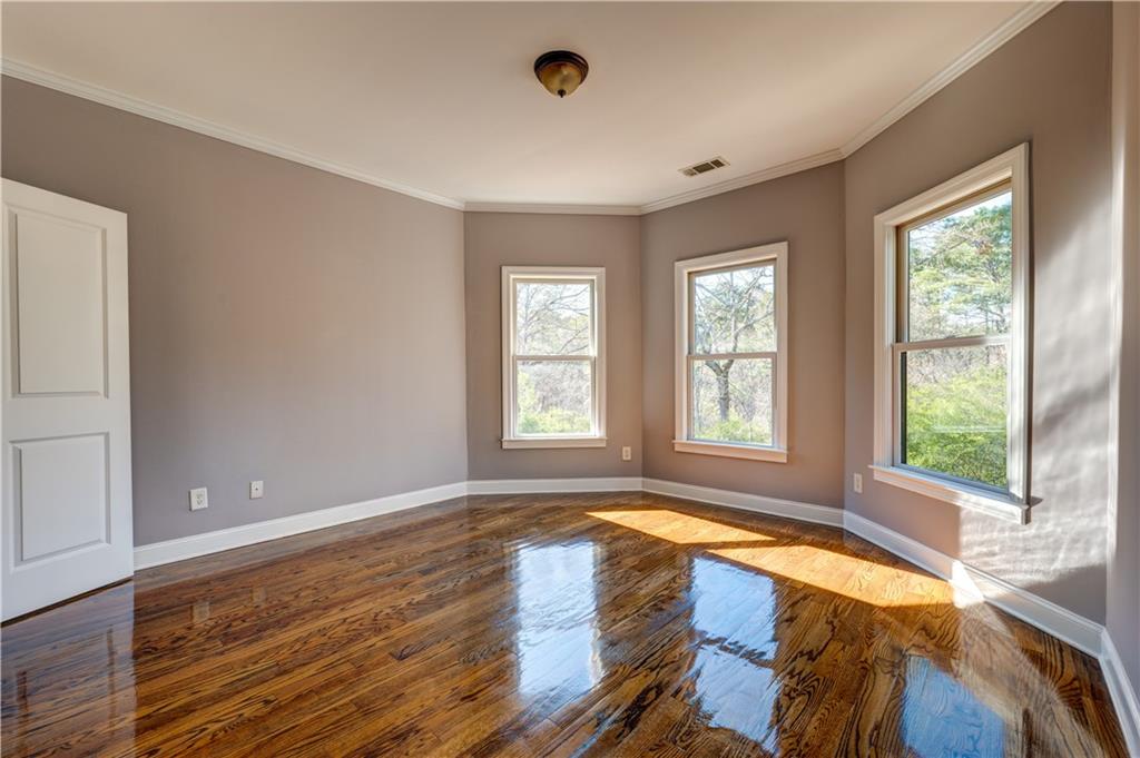 1049 Highland Village Trail