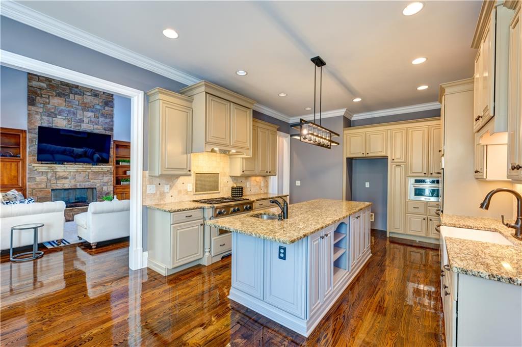 1049 Highland Village Trail