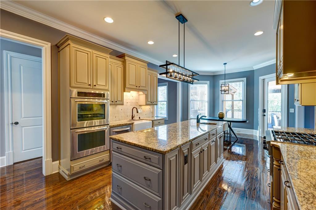 1049 Highland Village Trail