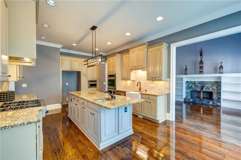 1049 Highland Village Trail