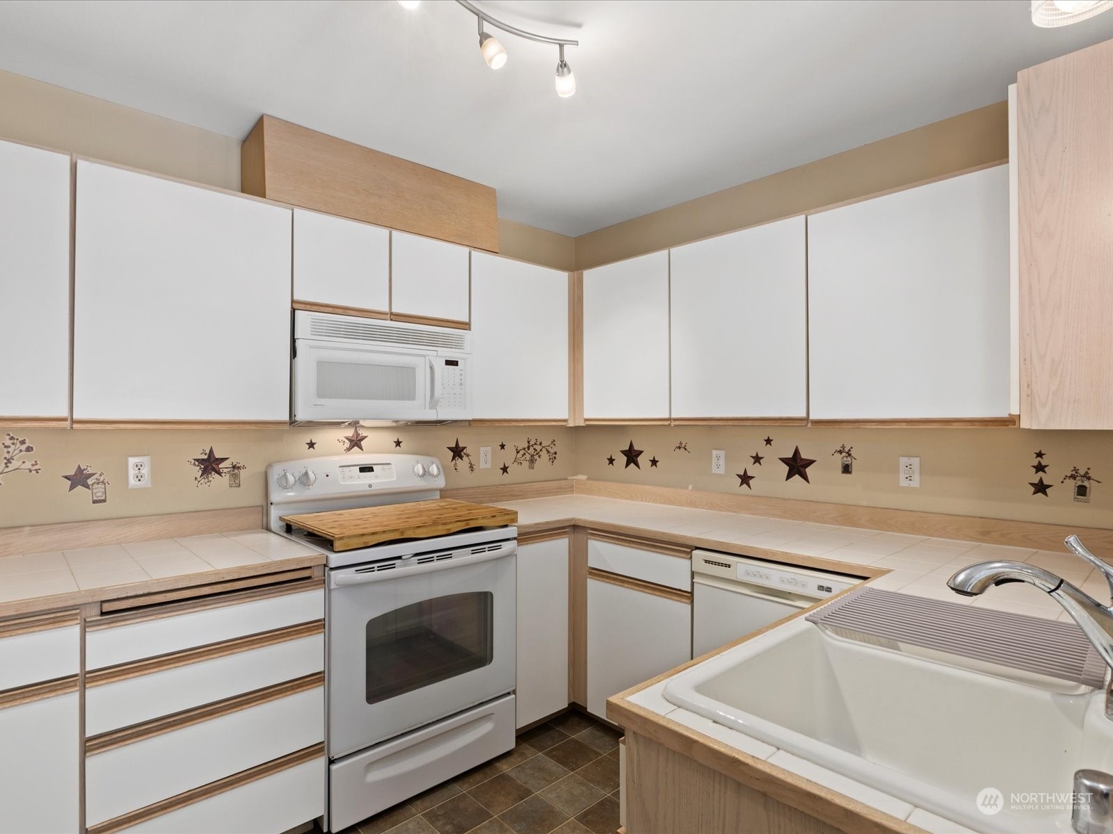 9210 Market Place Unit: J203