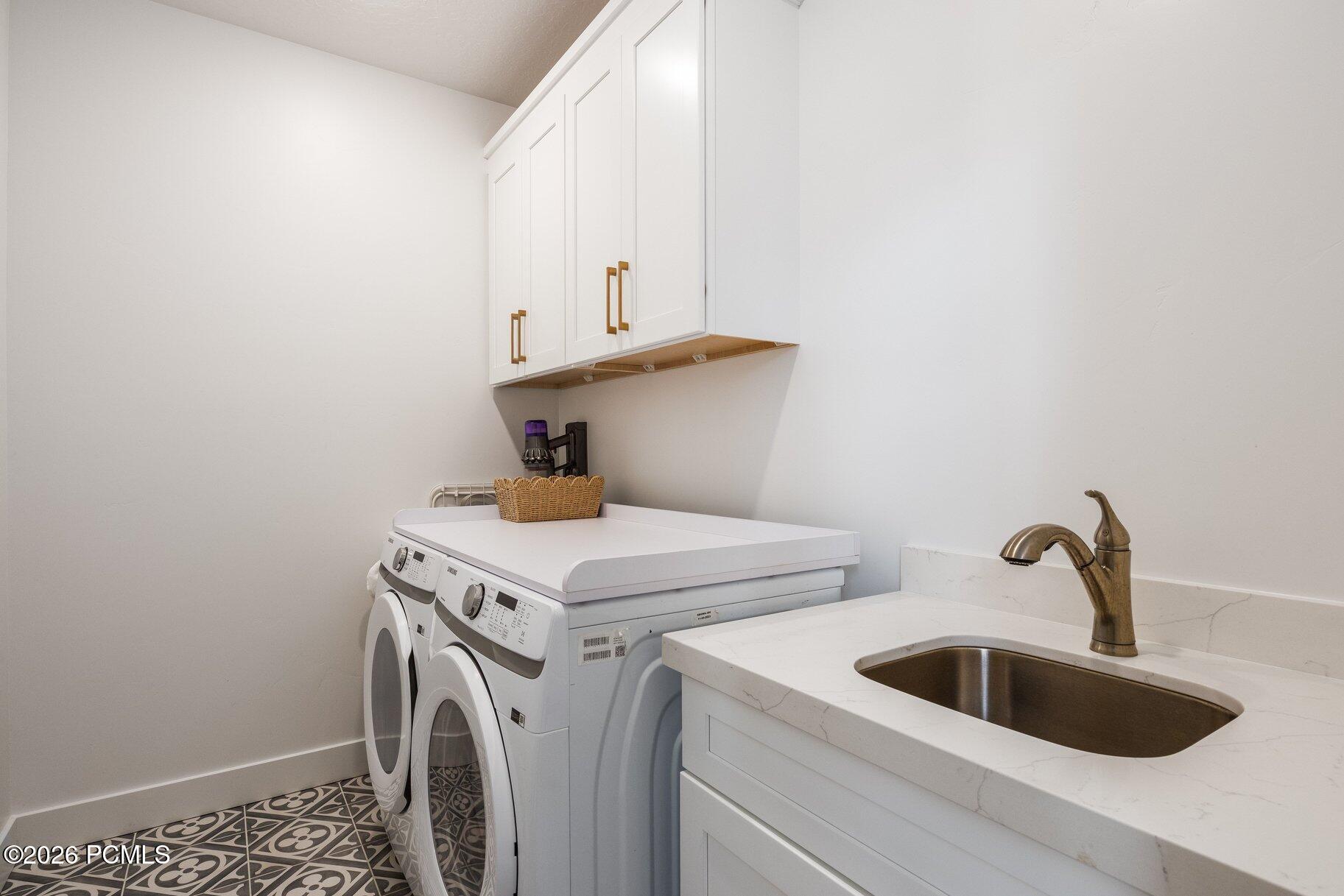 1022 E 1050 North