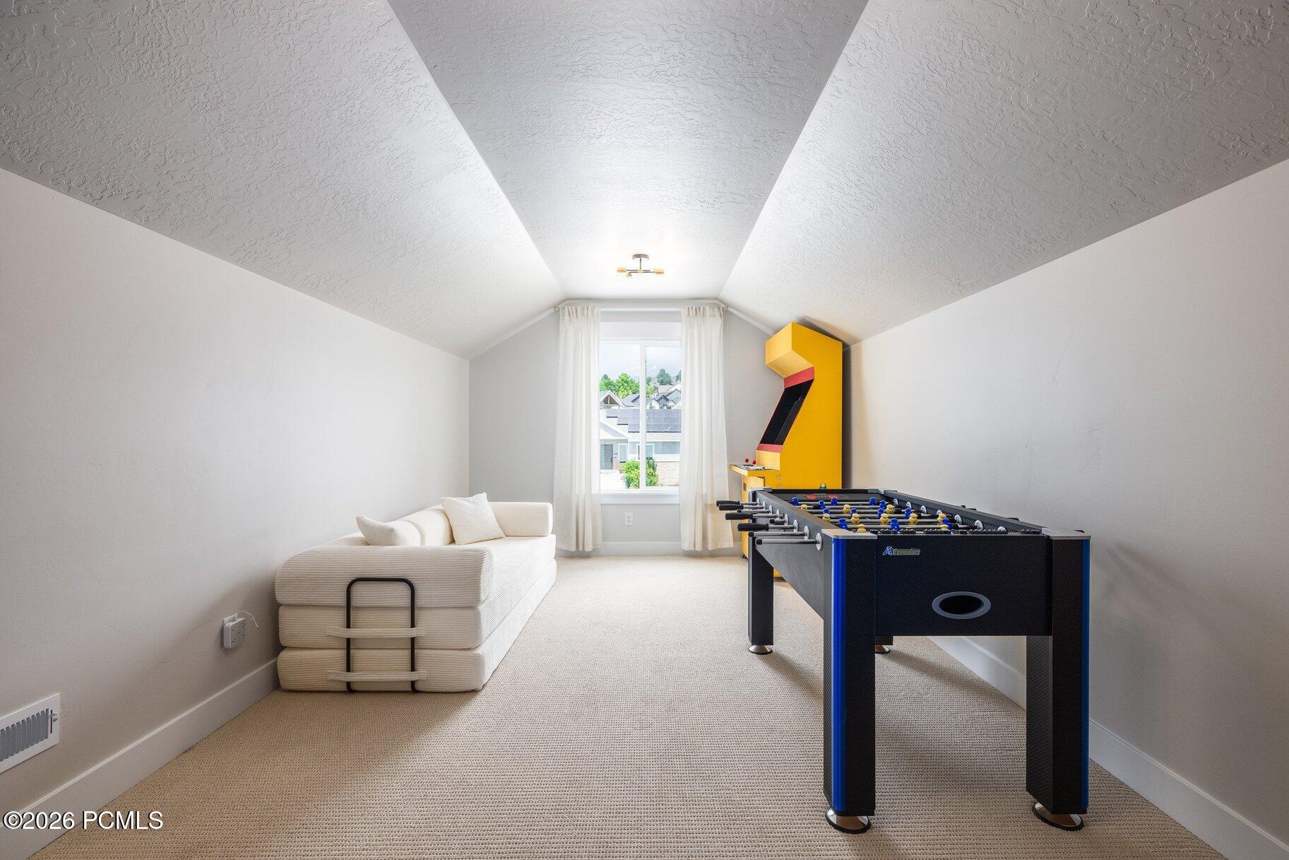 1022 E 1050 North