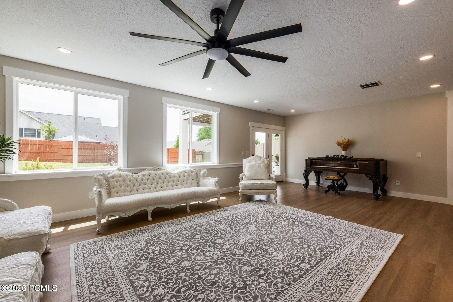 1022 E 1050 North