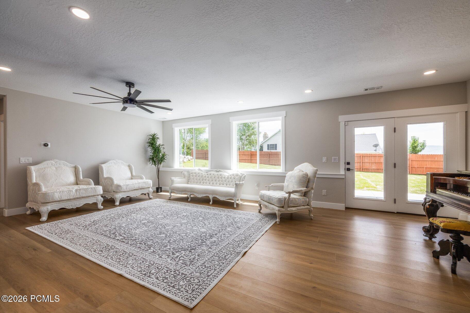 1022 E 1050 North