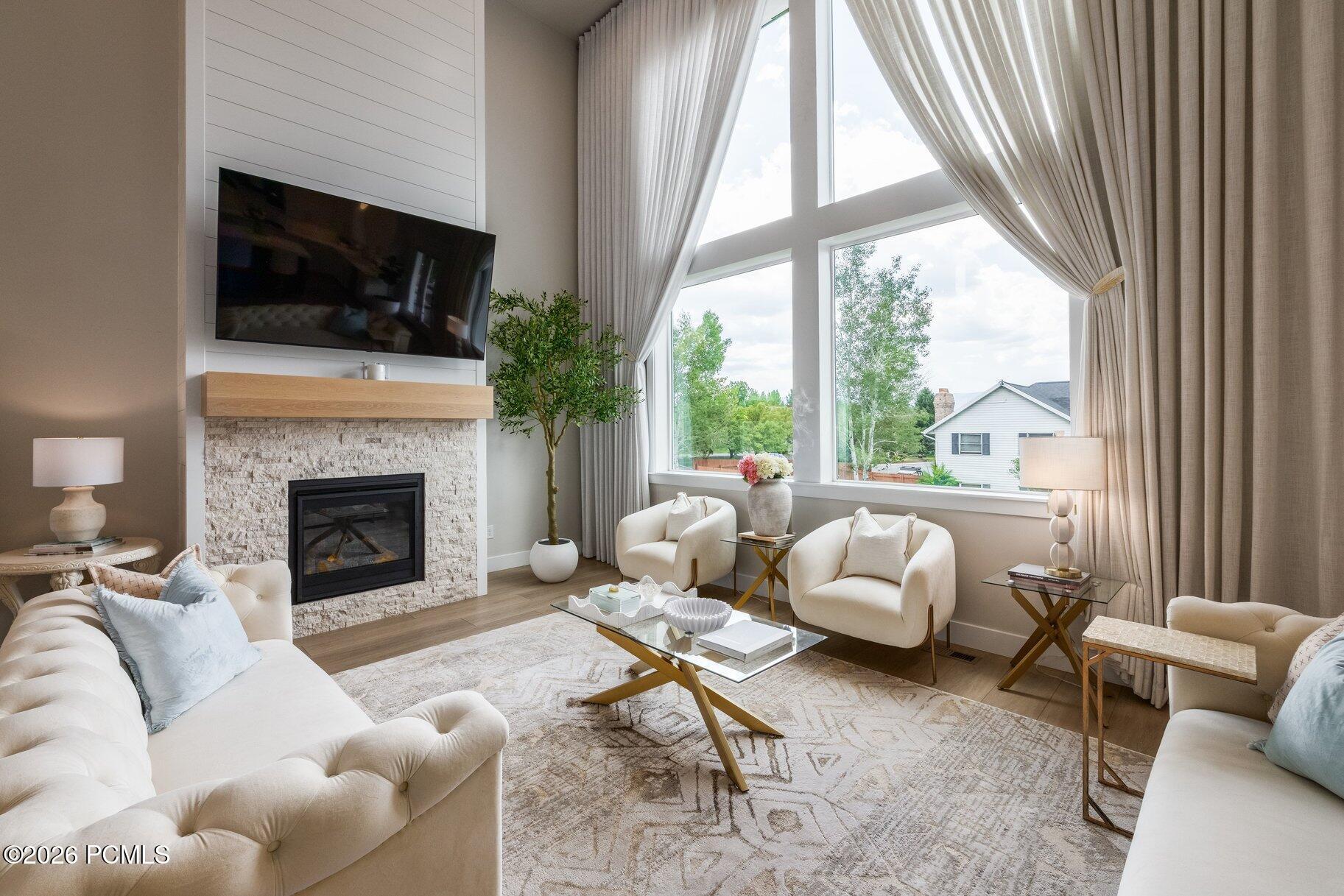 1022 E 1050 North