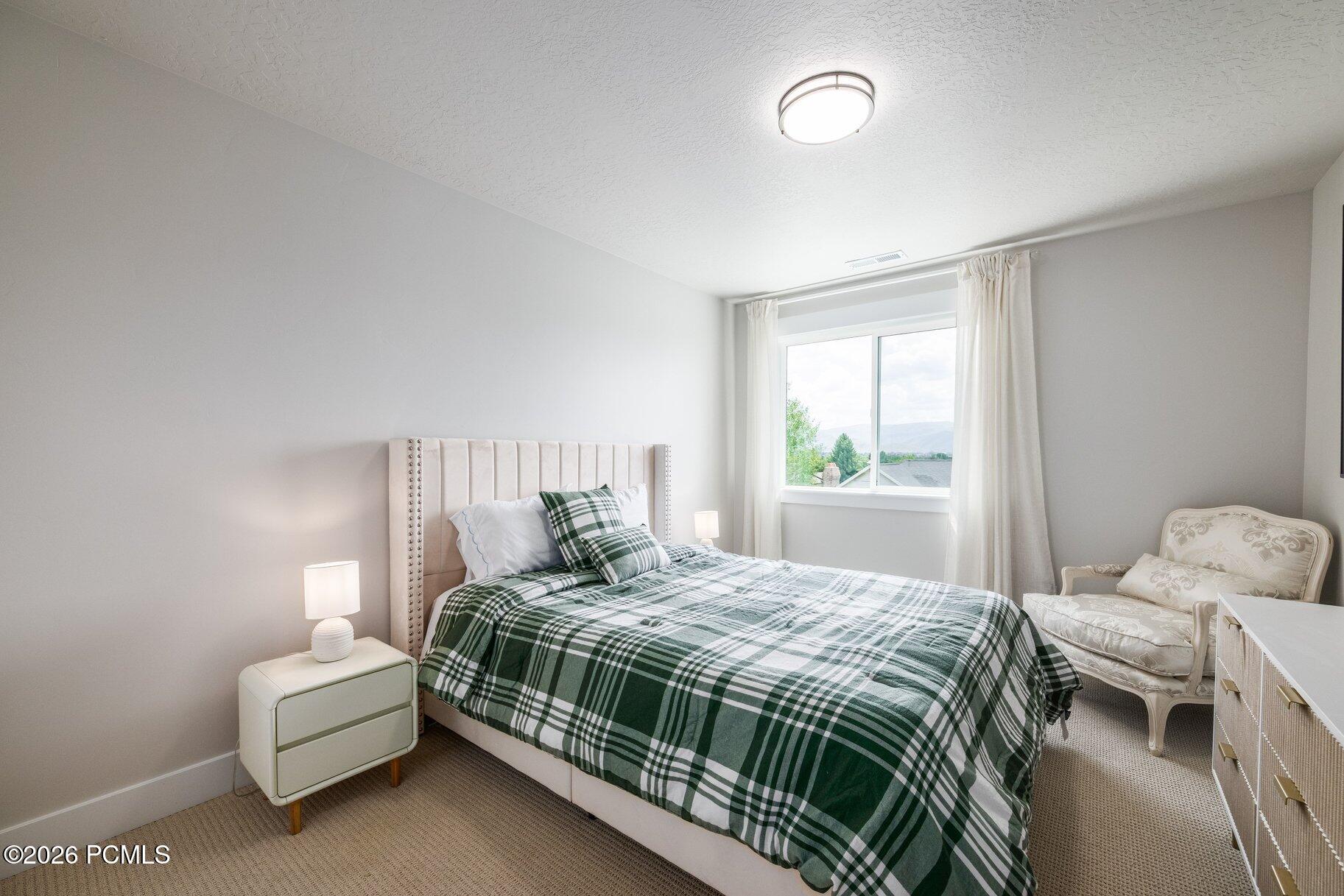 1022 E 1050 North