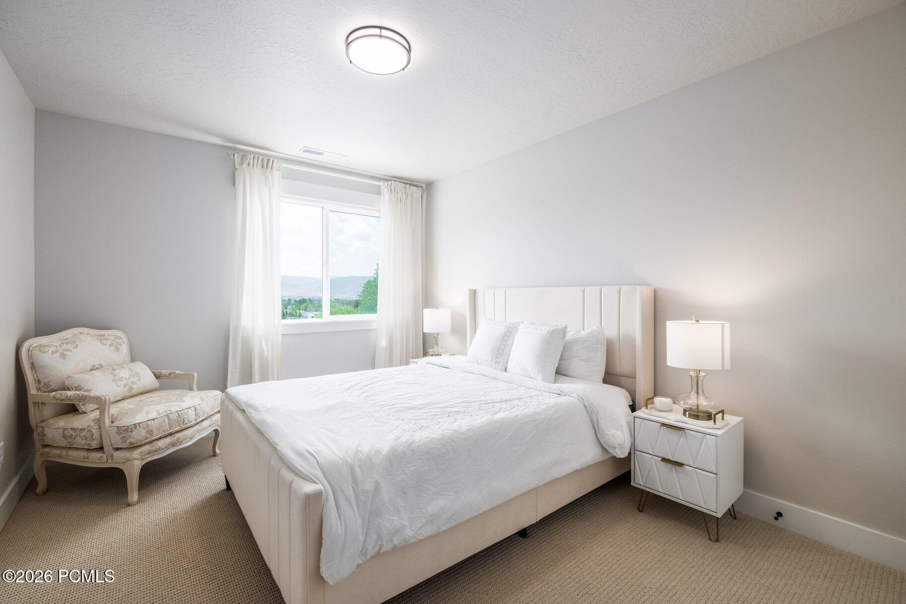 1022 E 1050 North