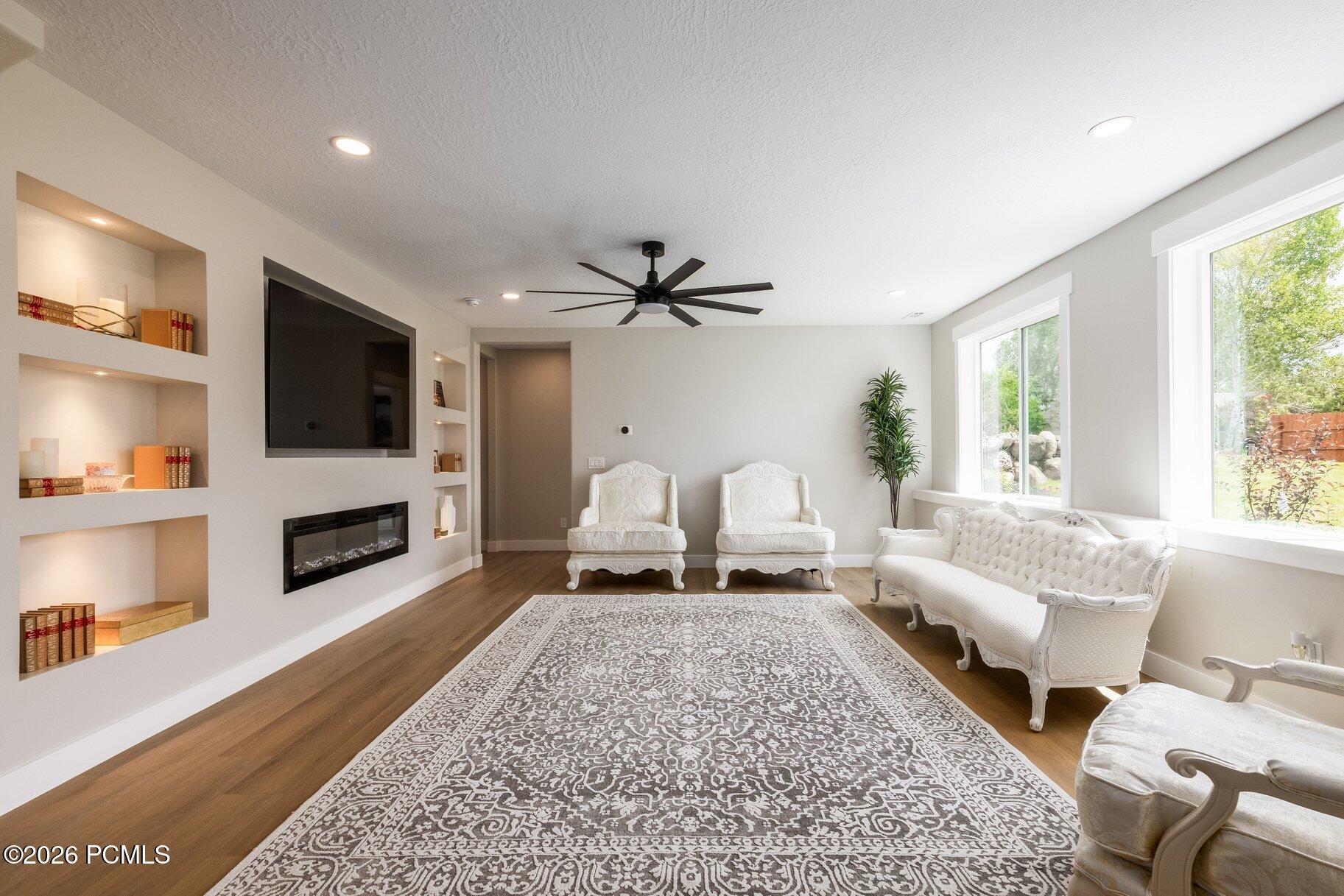 1022 E 1050 North