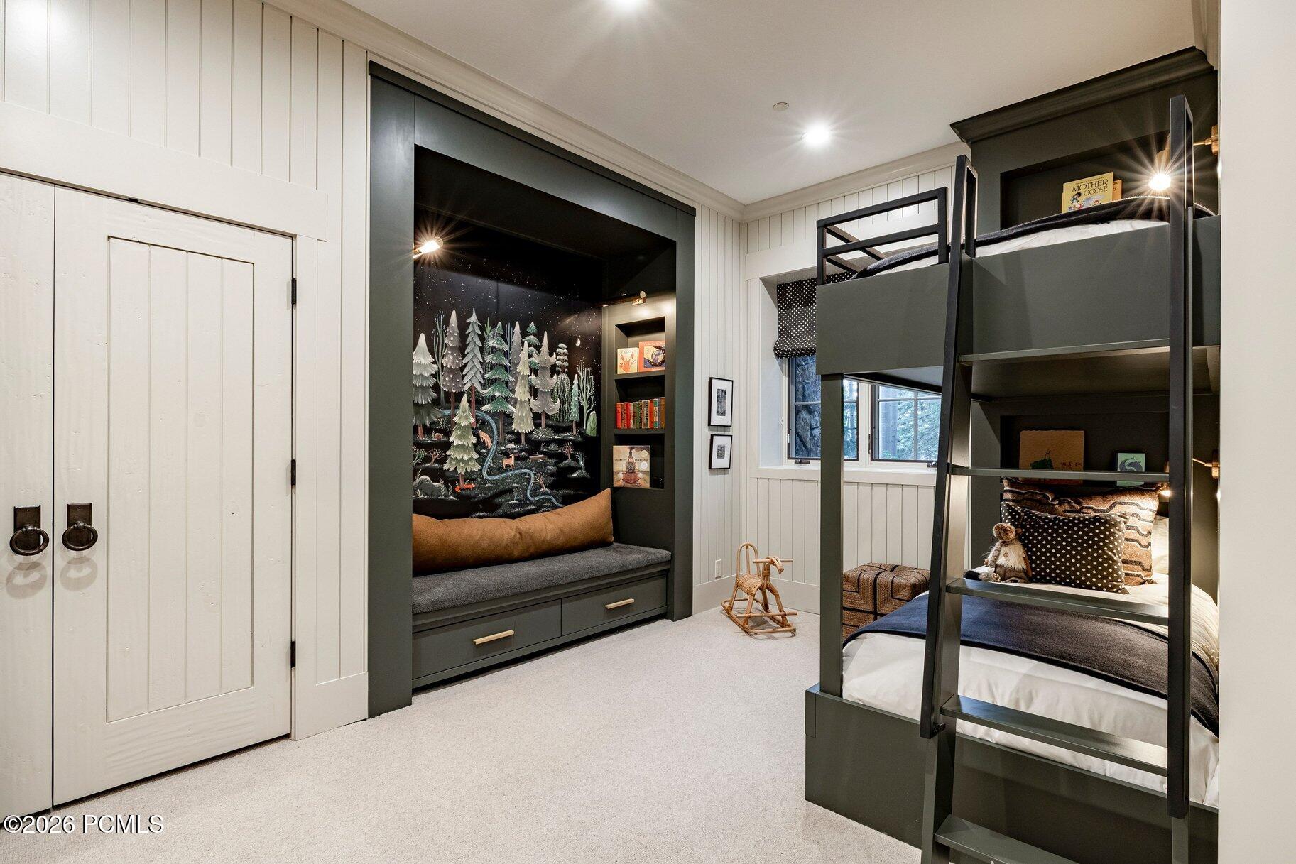 8045 Woodland View Drive