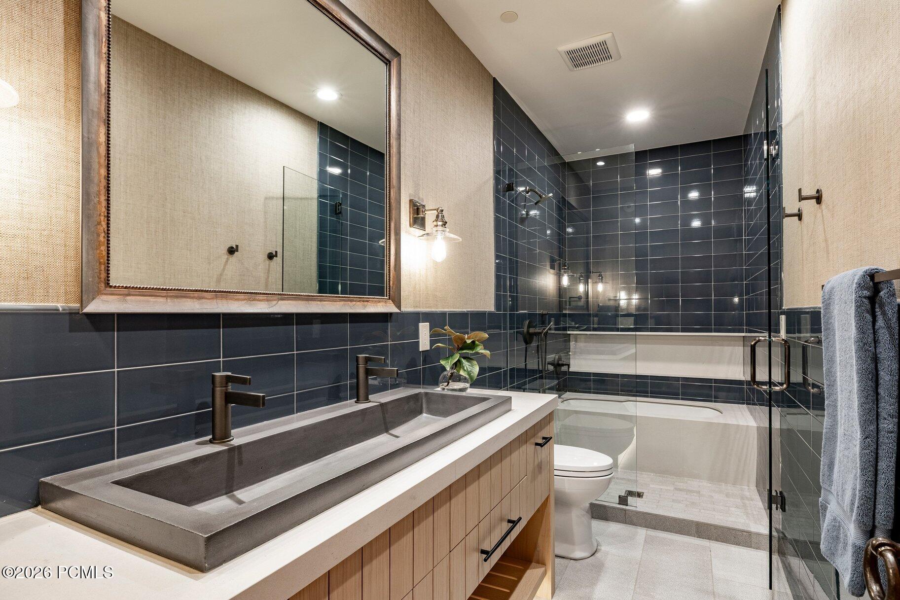 8045 Woodland View Drive