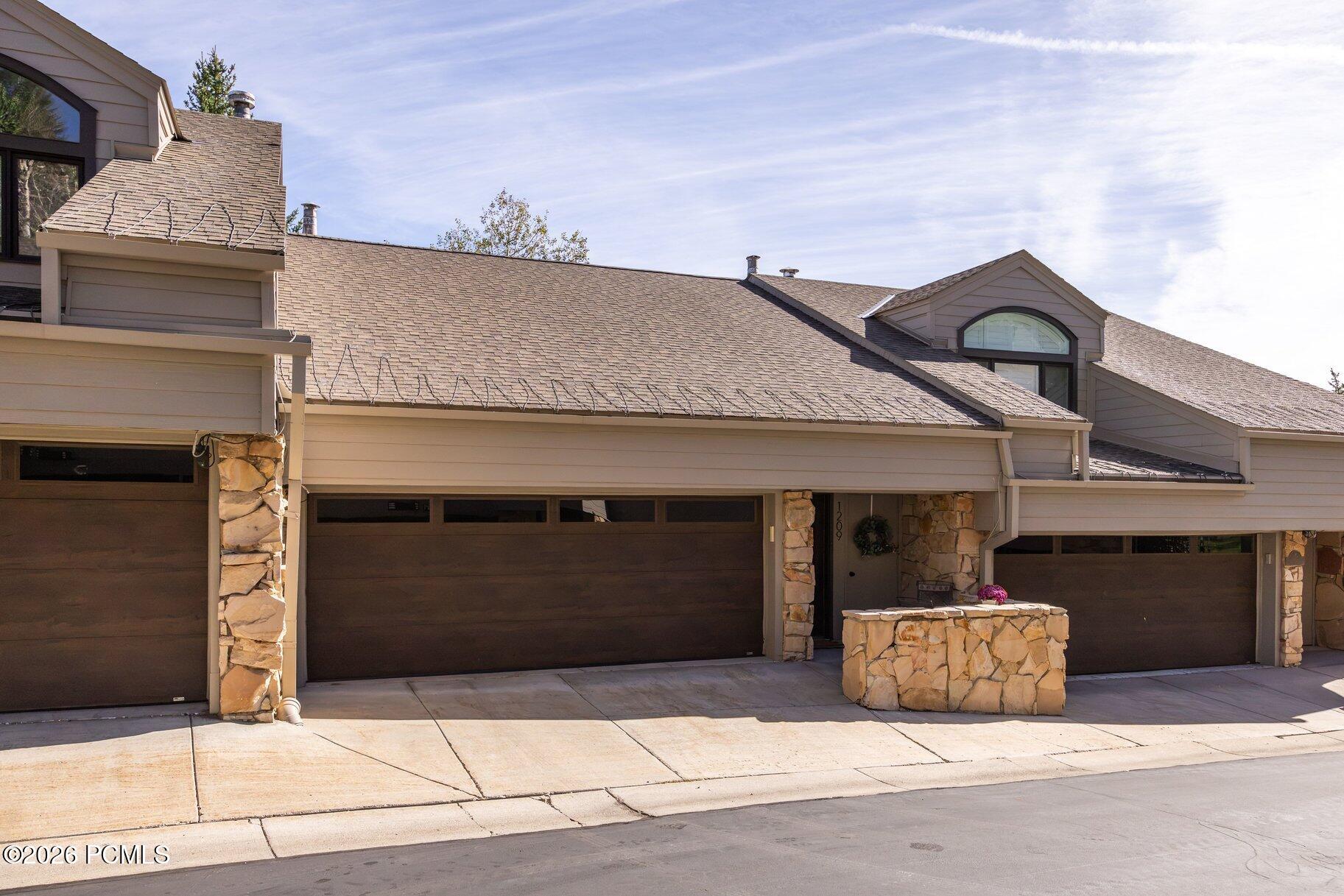 1209 Stonebridge Circle