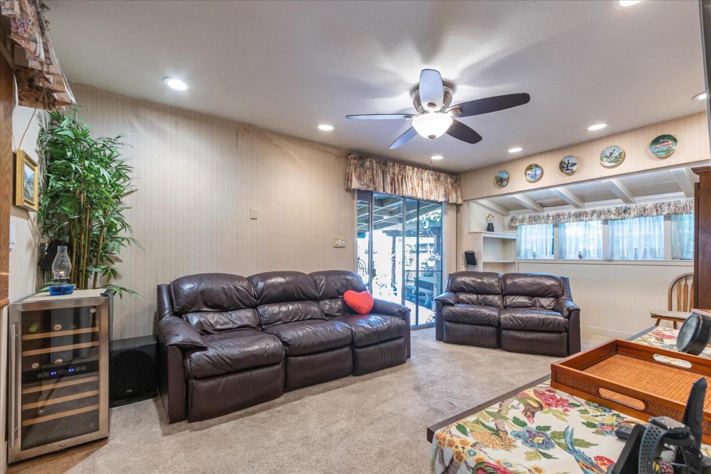 1085 Warren AVE