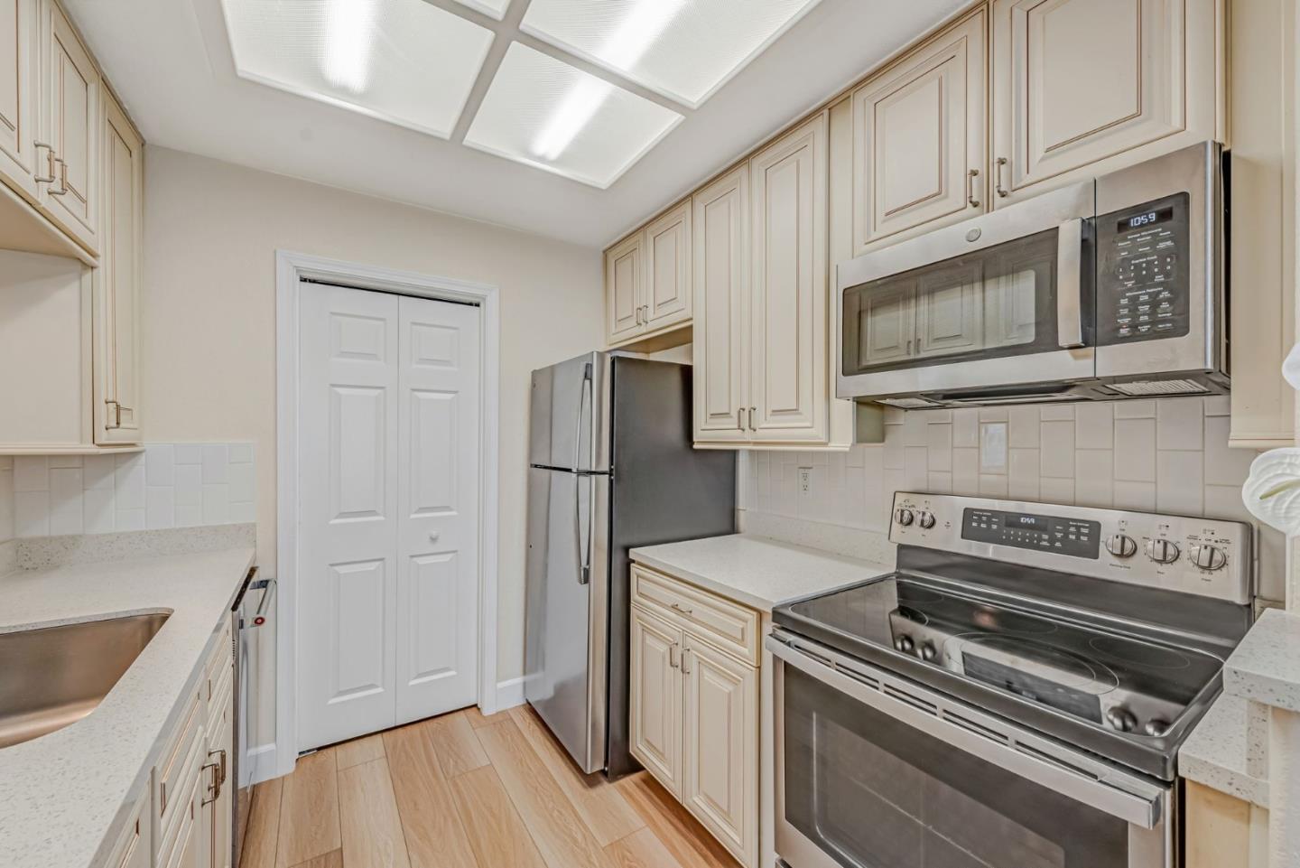 980 Lake Isabella WAY