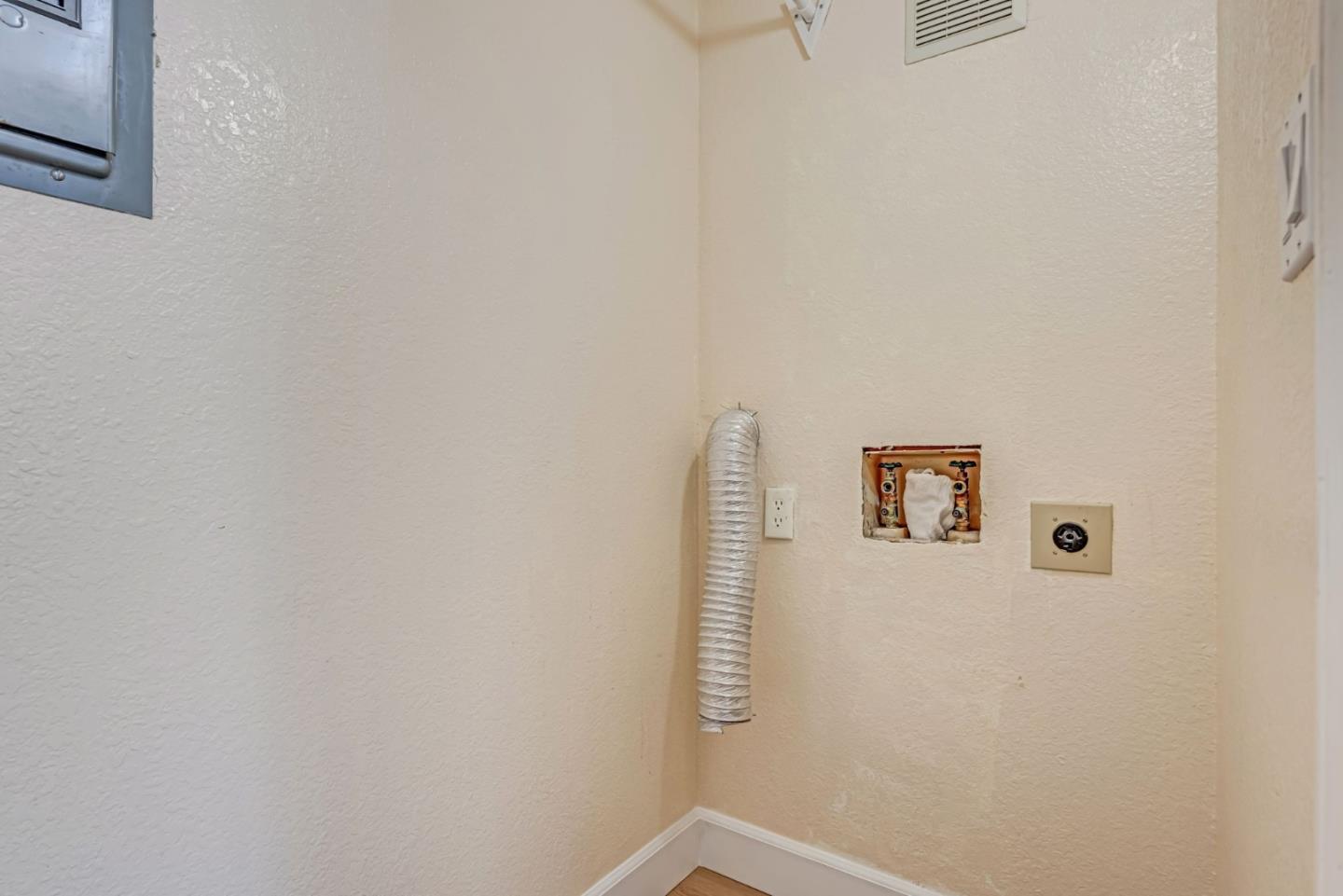 980 Lake Isabella WAY