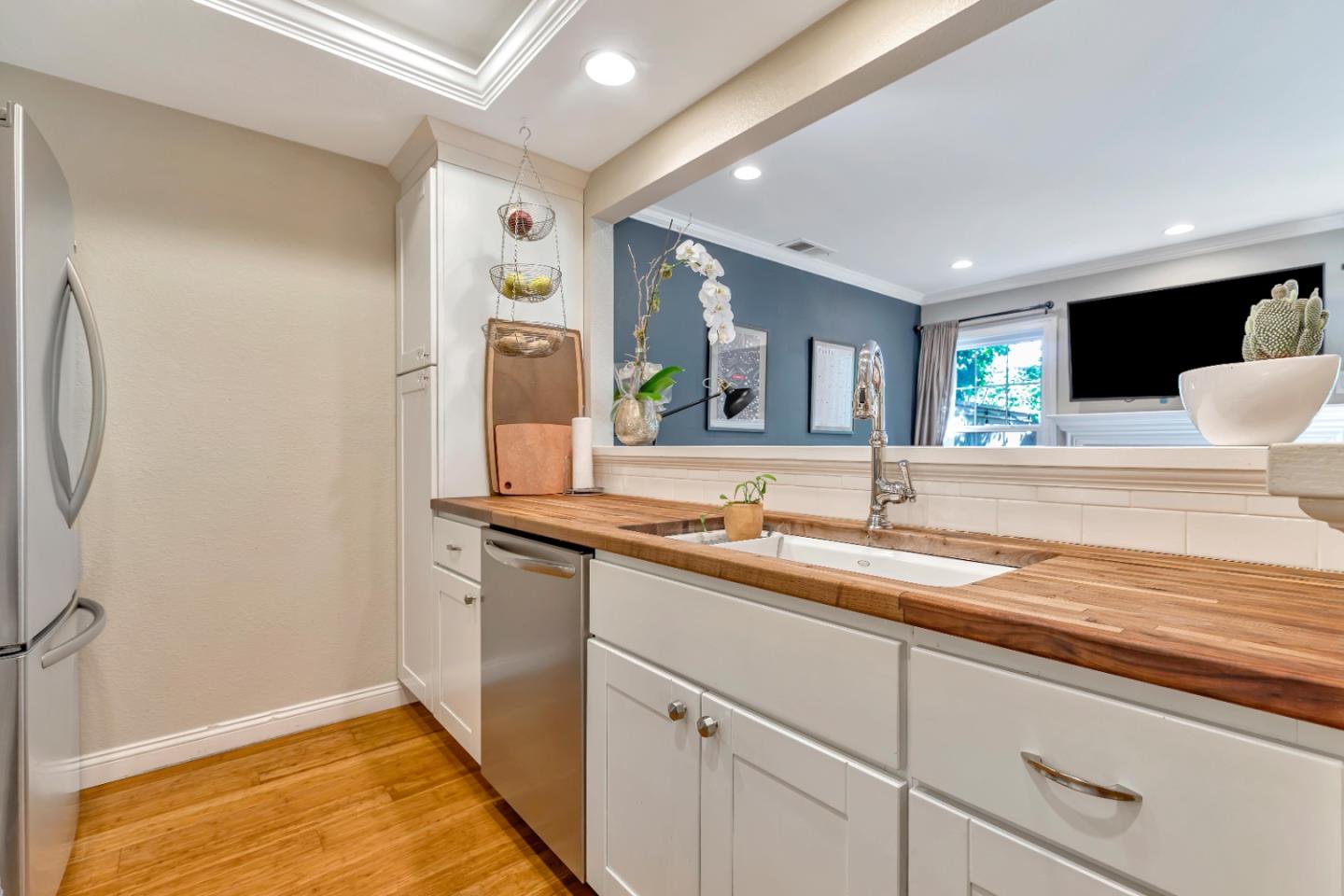 1888 Huxley CT