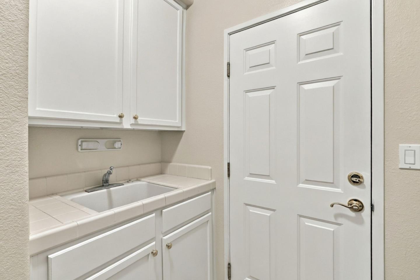9066 Village View LOOP