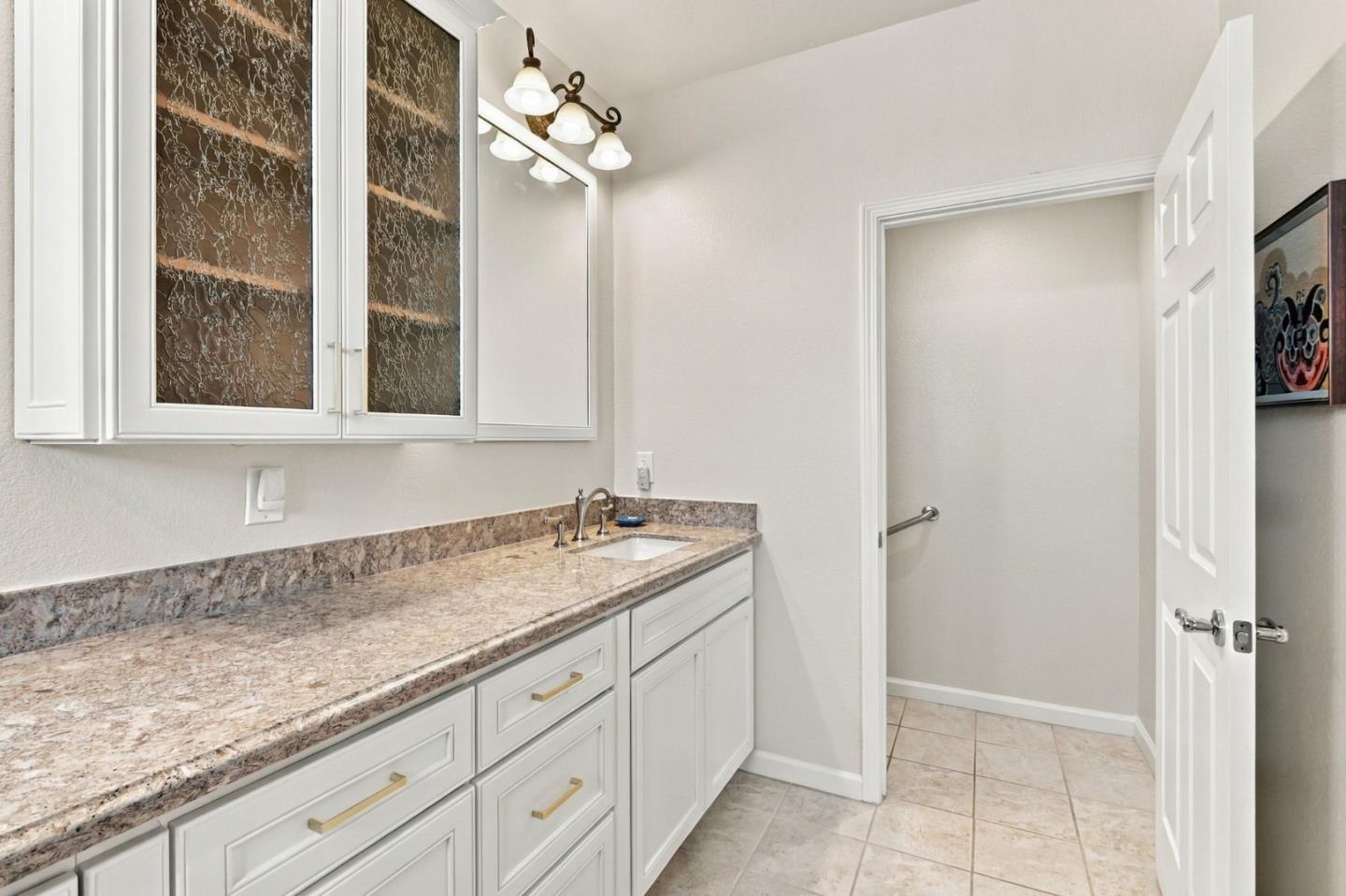9066 Village View LOOP
