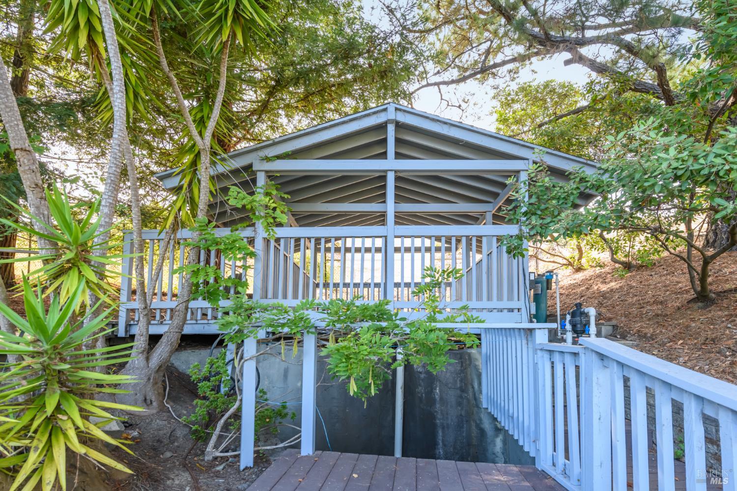 4633 Paradise Drive