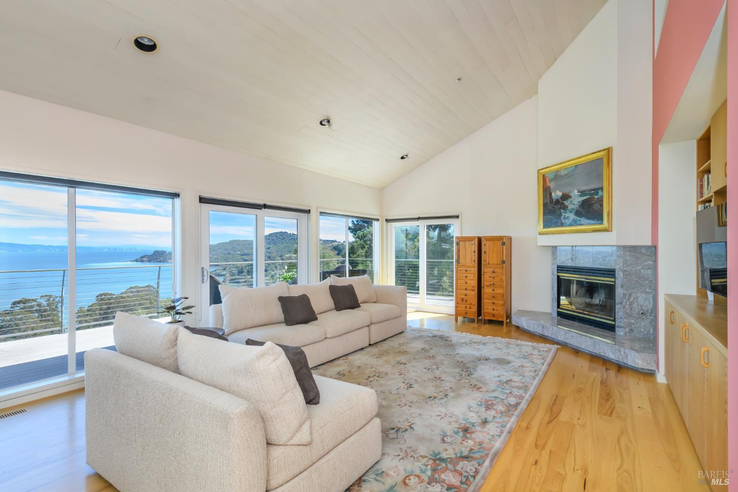 4633 Paradise Drive