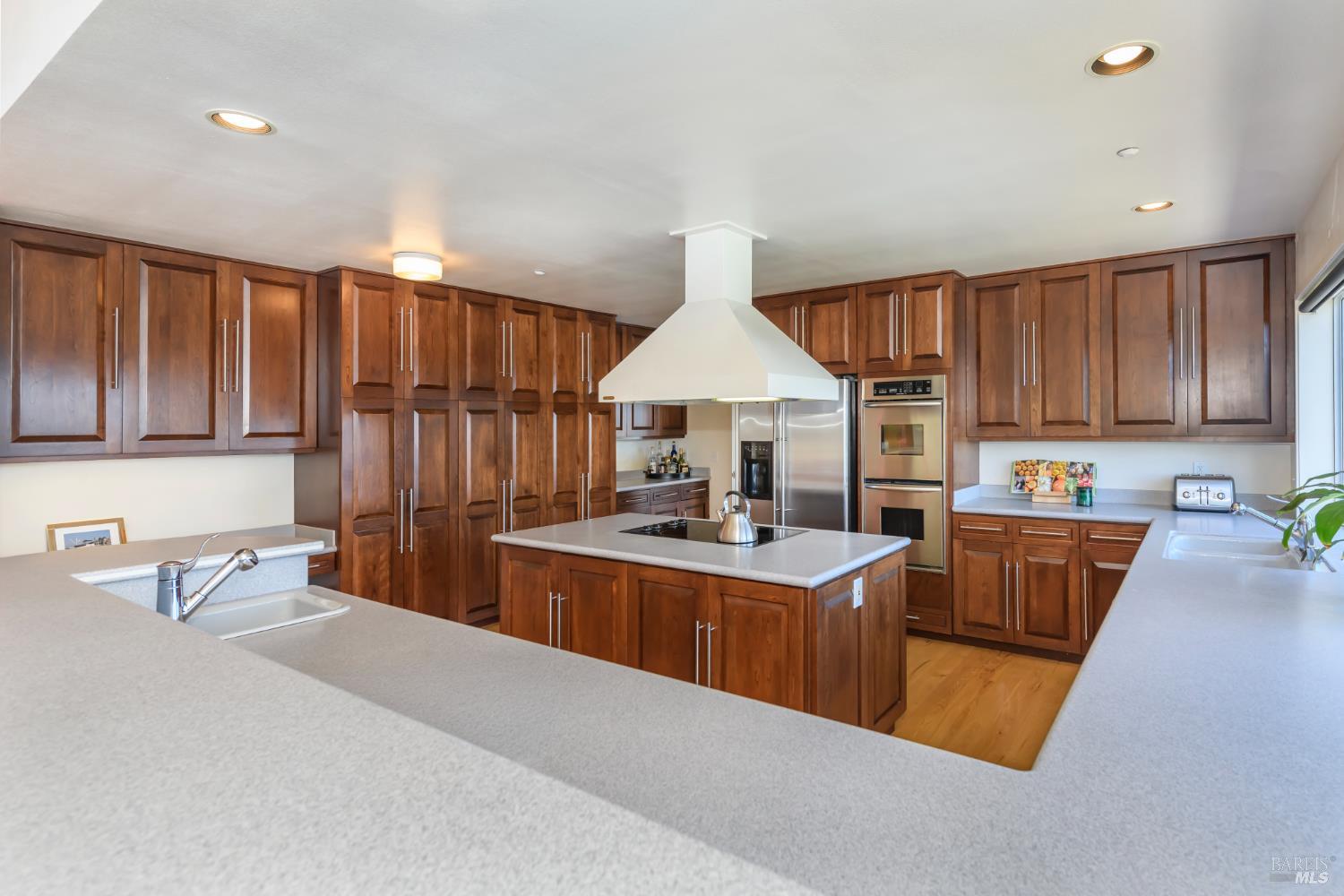 4633 Paradise Drive