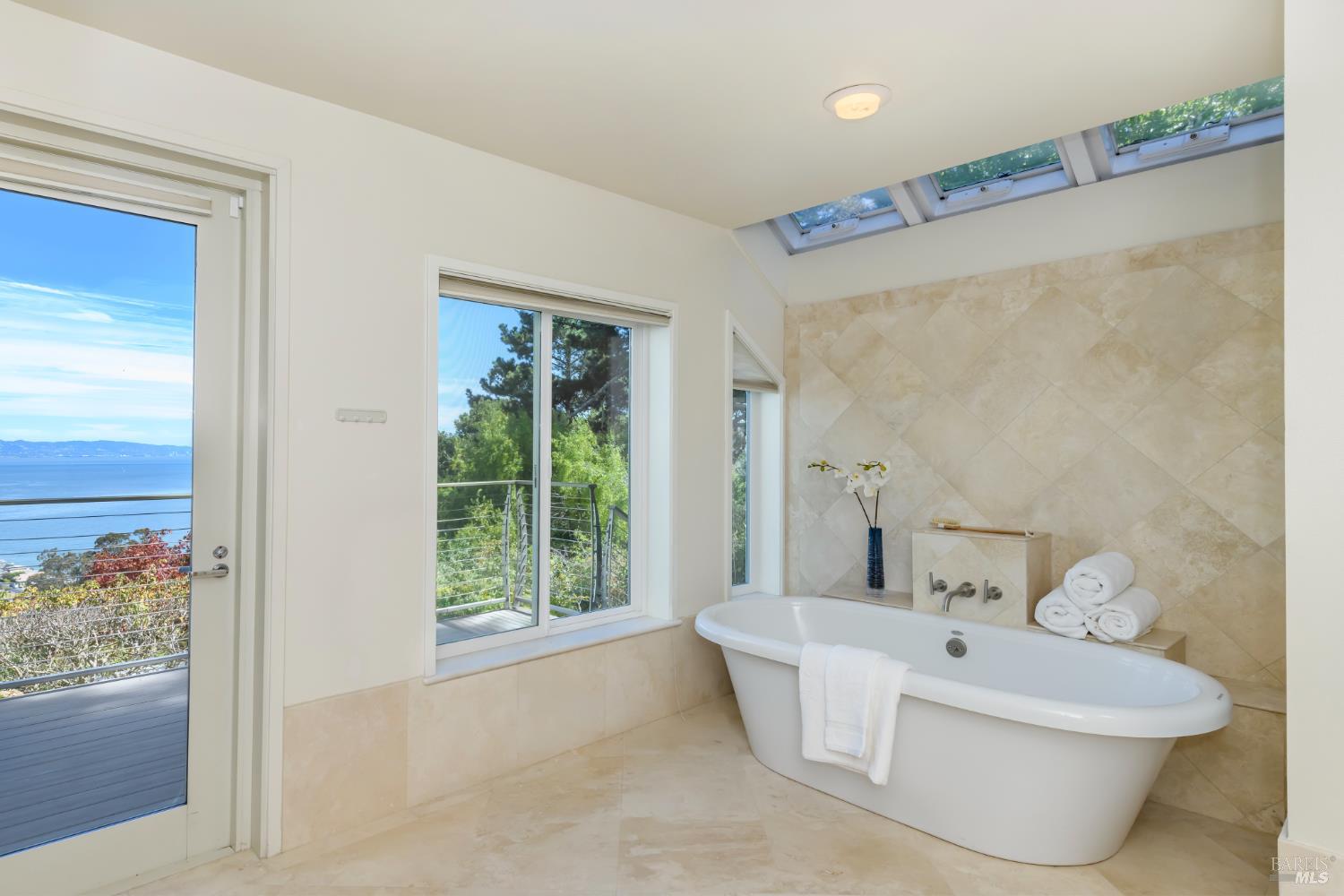 4633 Paradise Drive