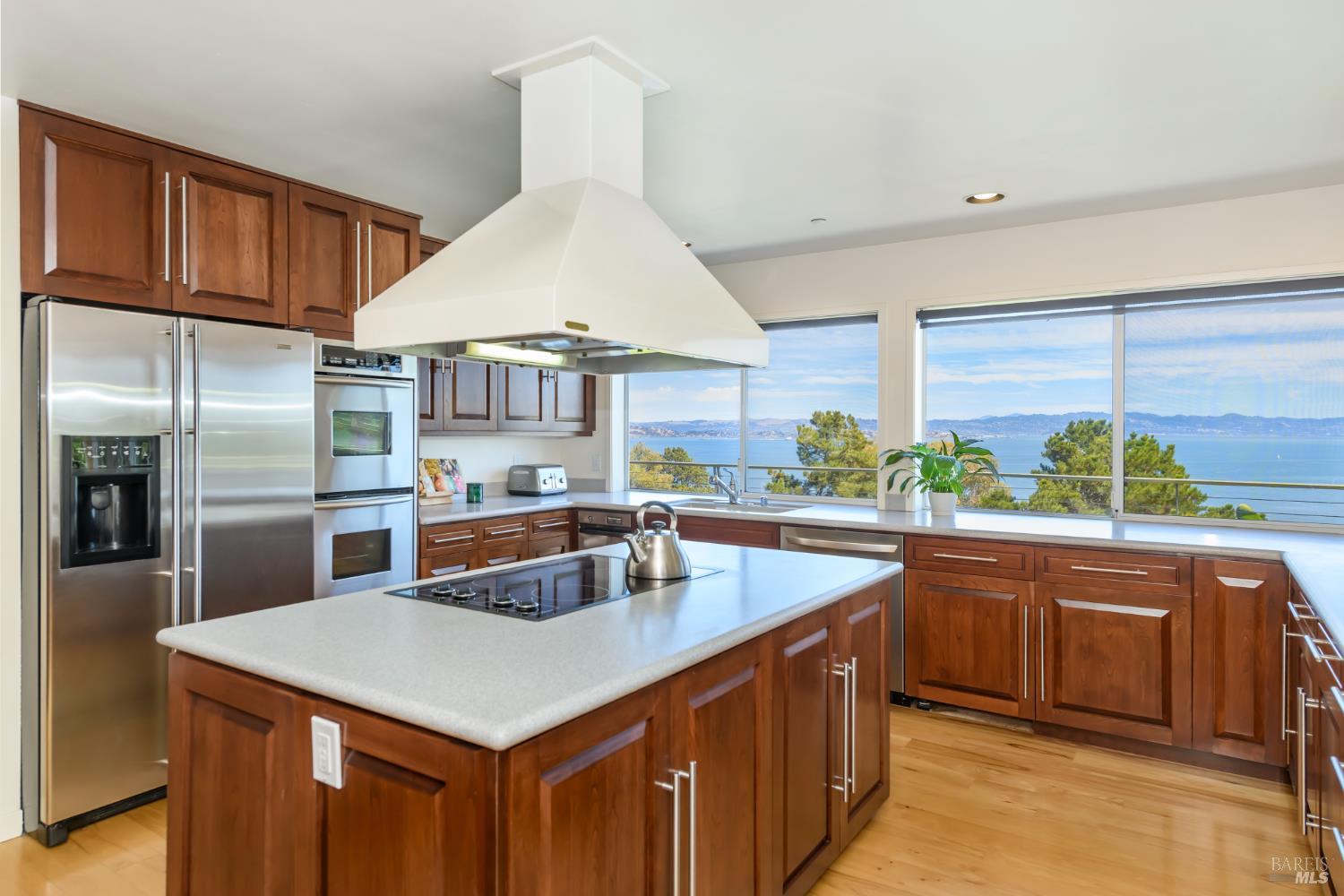 4633 Paradise Drive