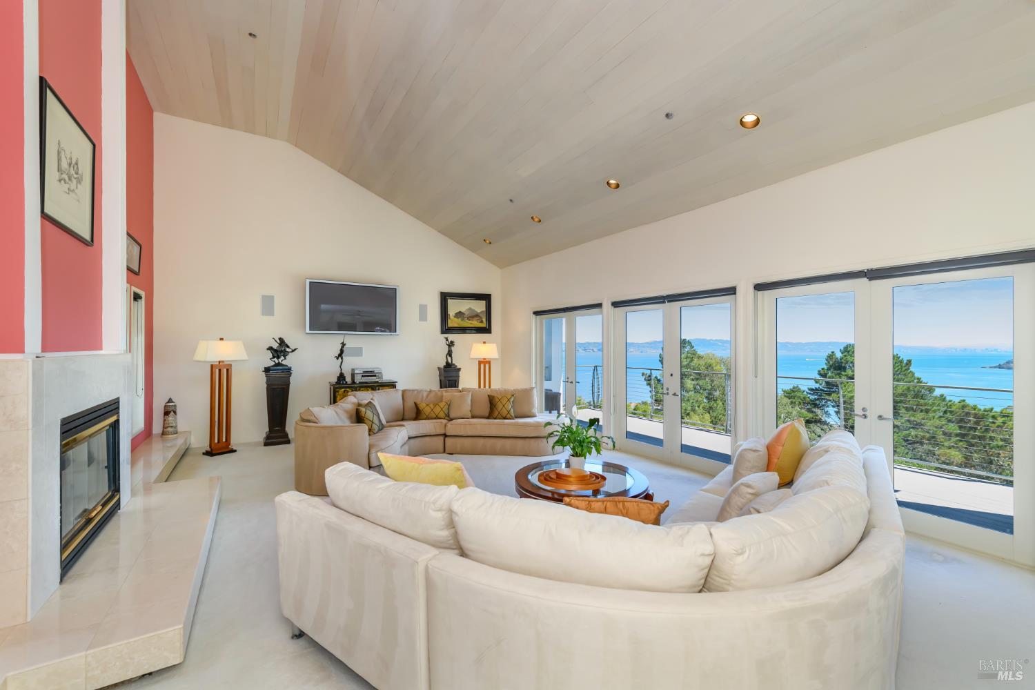 4633 Paradise Drive
