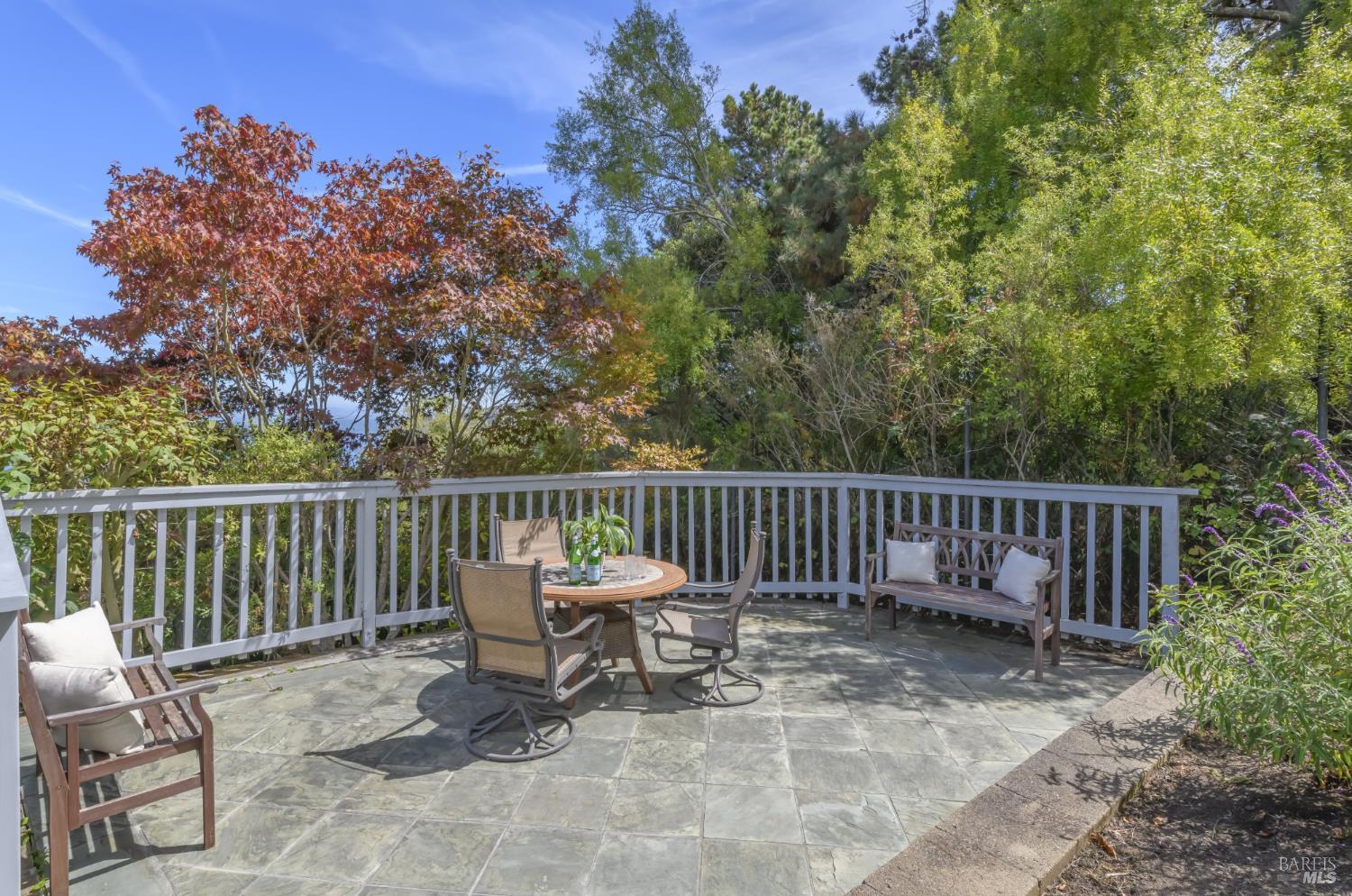 4633 Paradise Drive