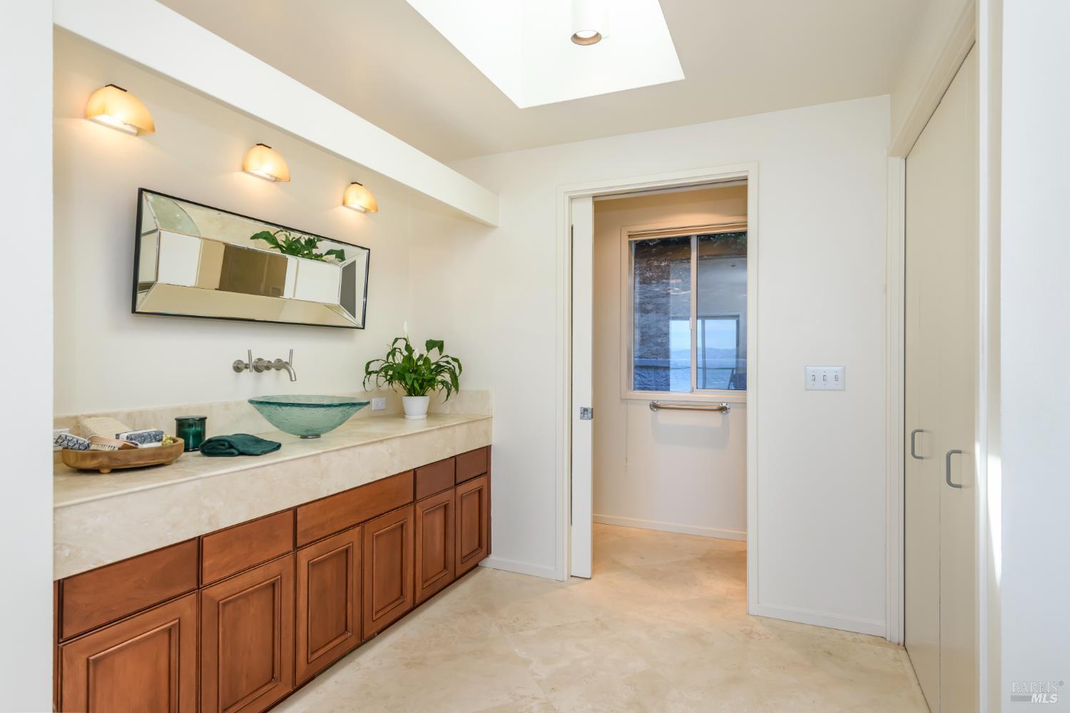 4633 Paradise Drive