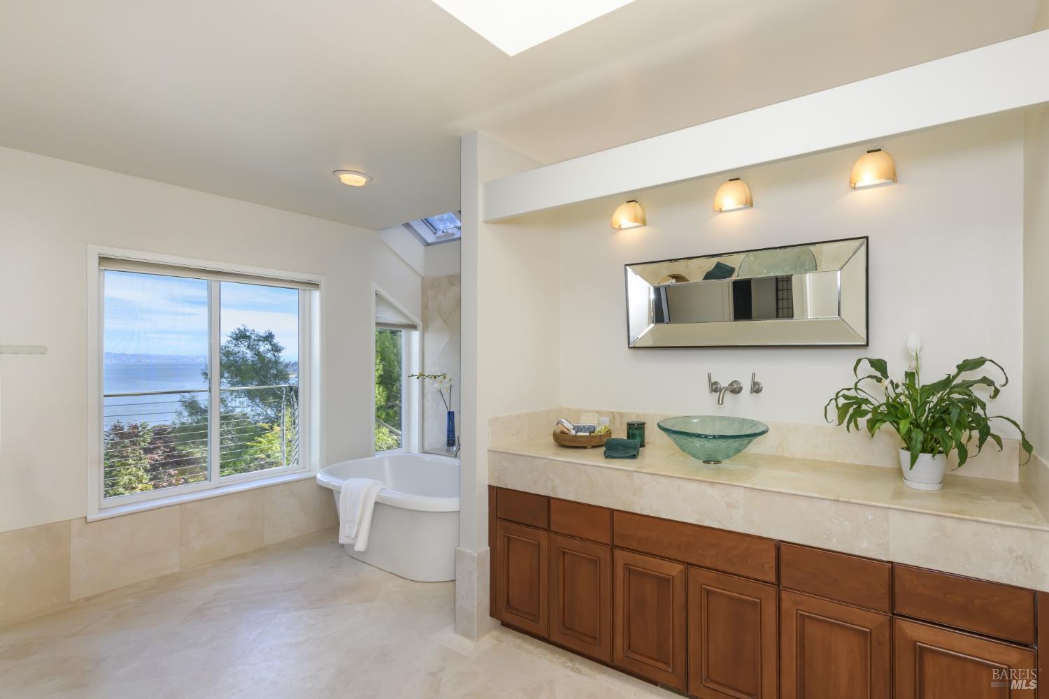 4633 Paradise Drive