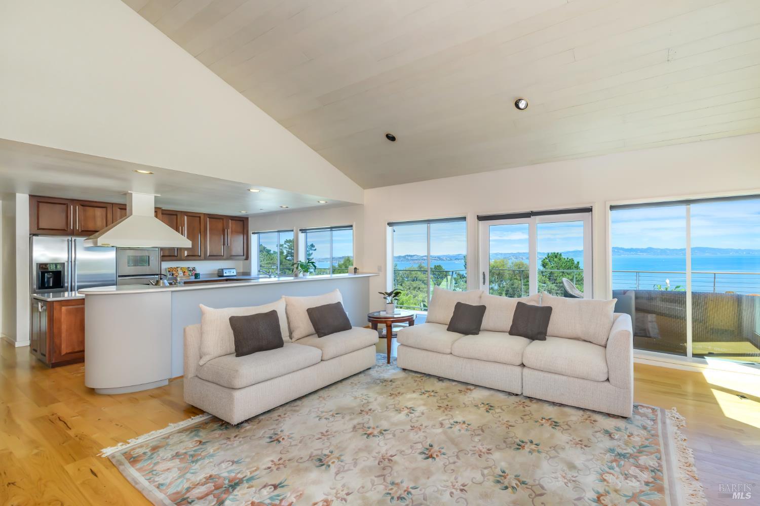 4633 Paradise Drive