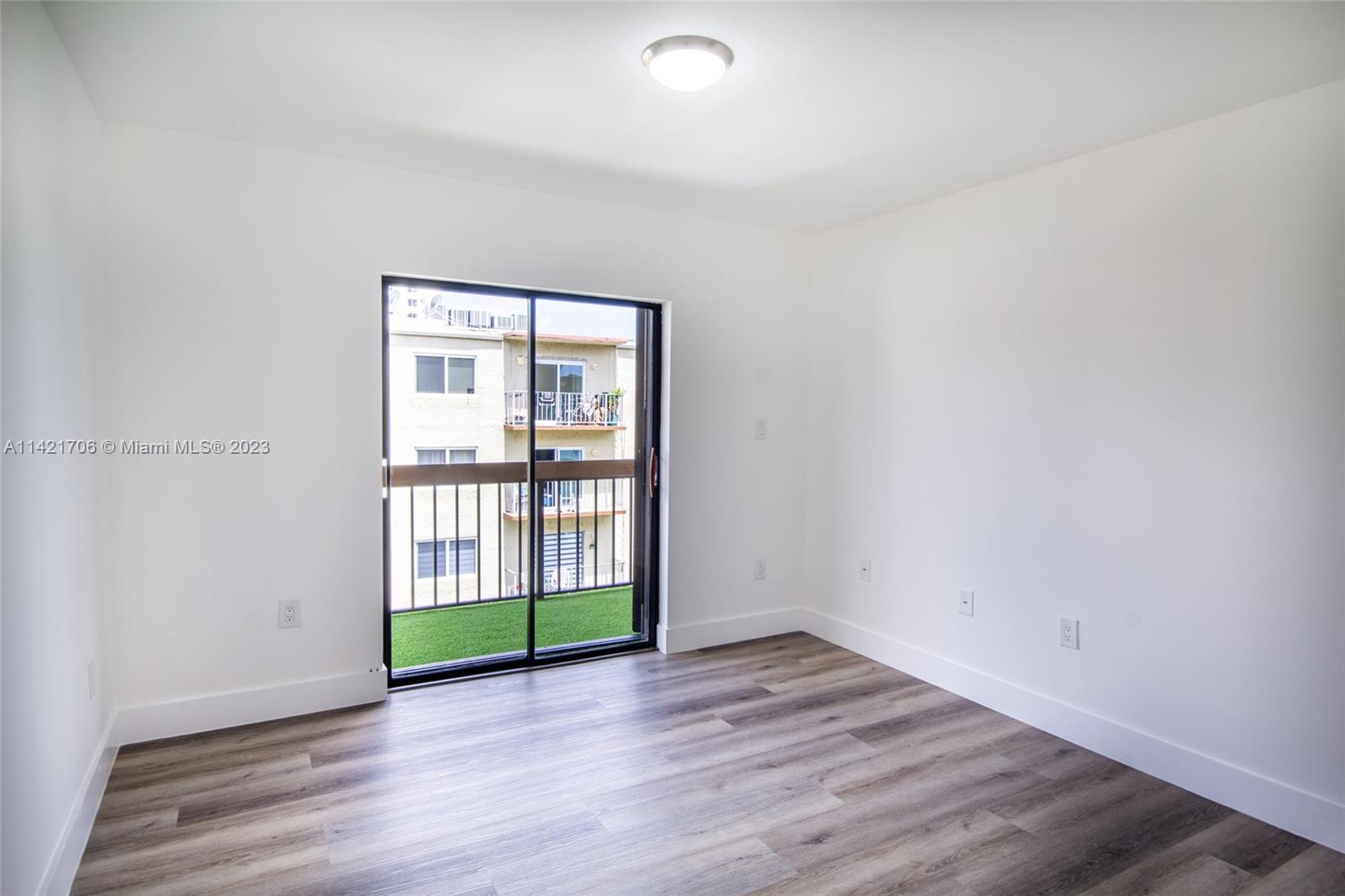 5249 NW 7th St Unit: 408