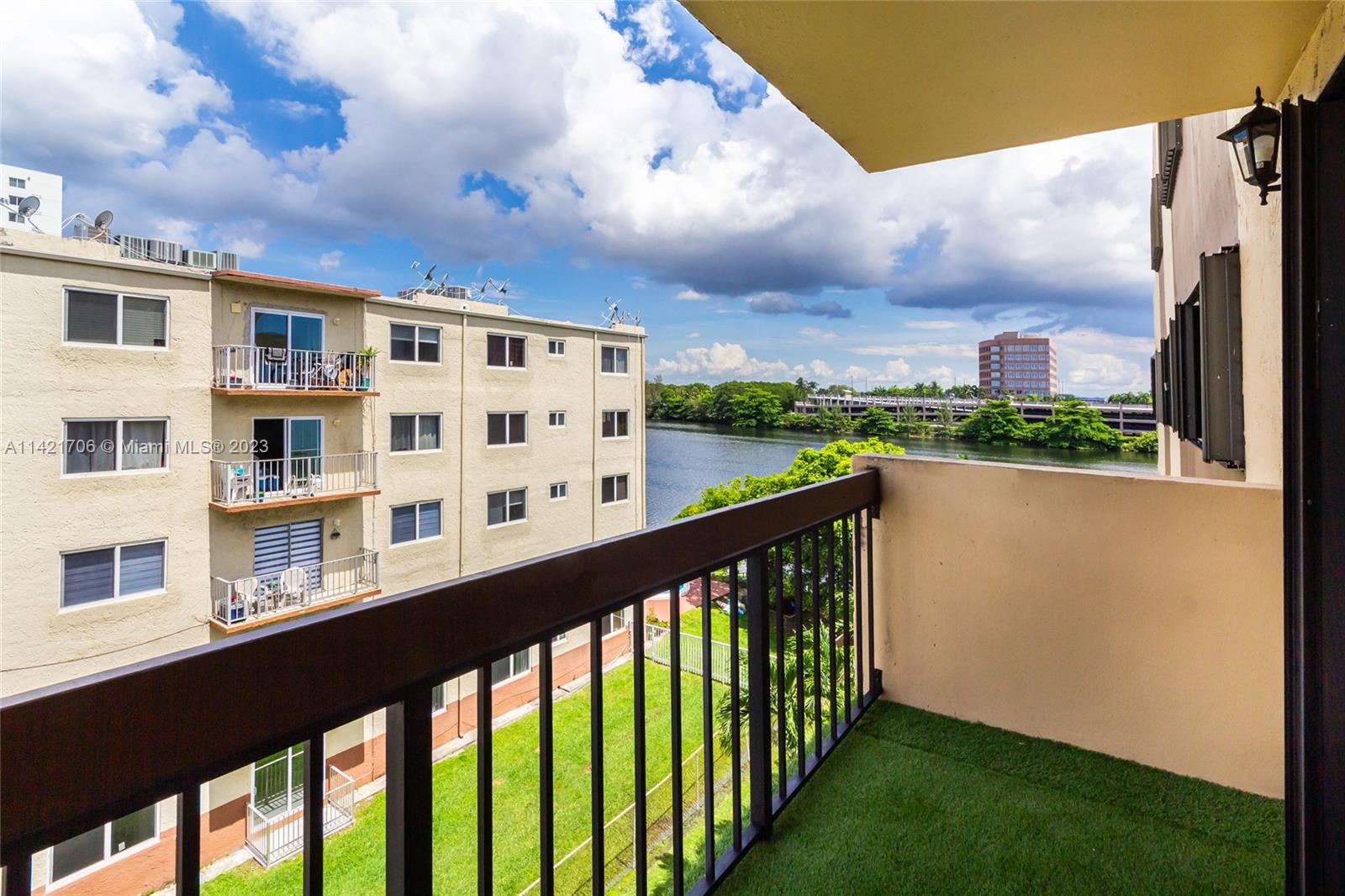 5249 NW 7th St Unit: 408