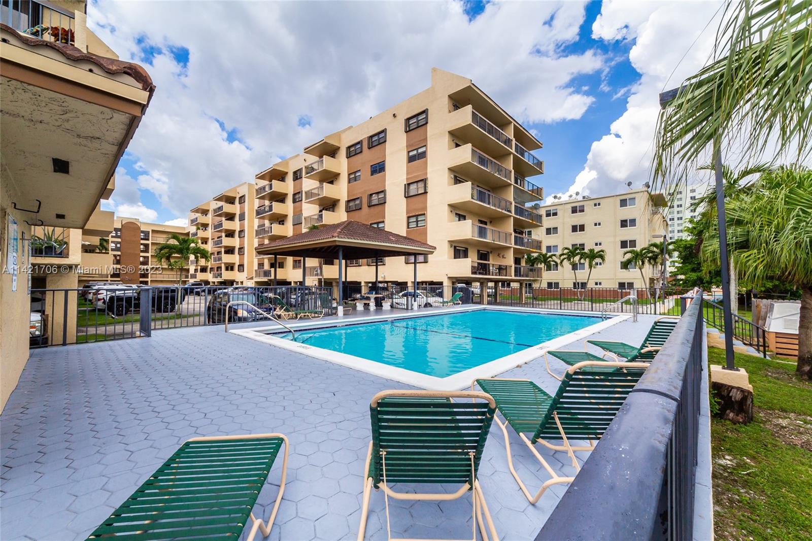 5249 NW 7th St Unit: 408