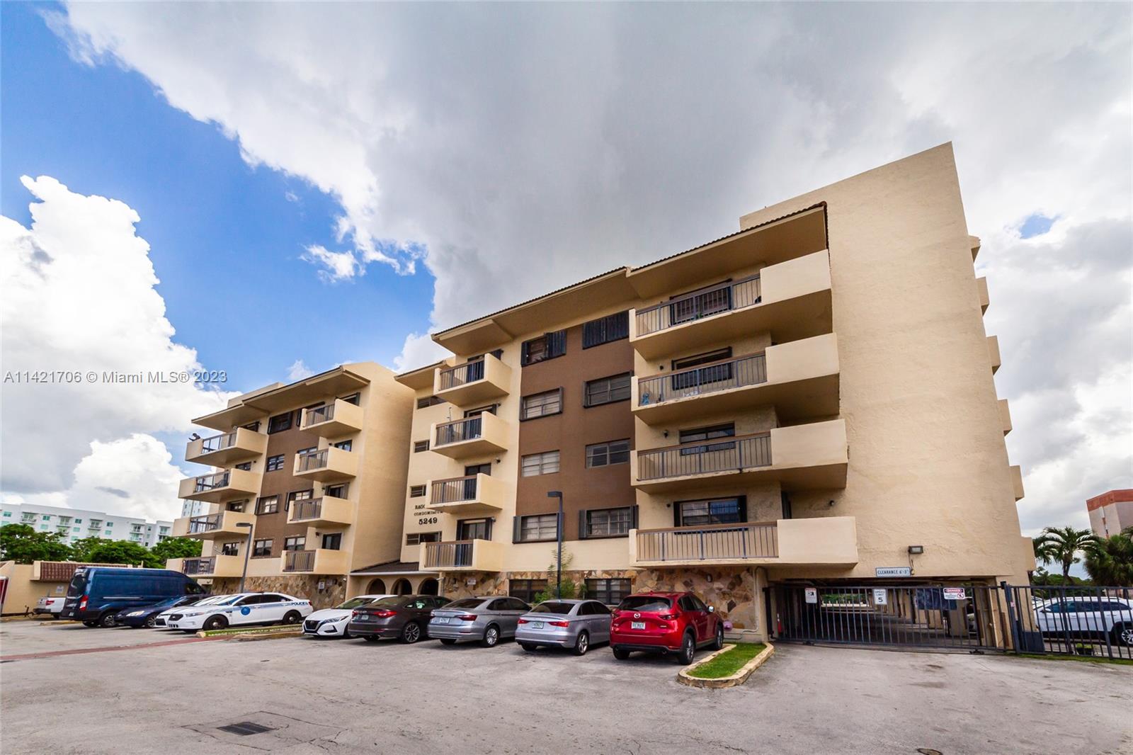 5249 NW 7th St Unit: 408