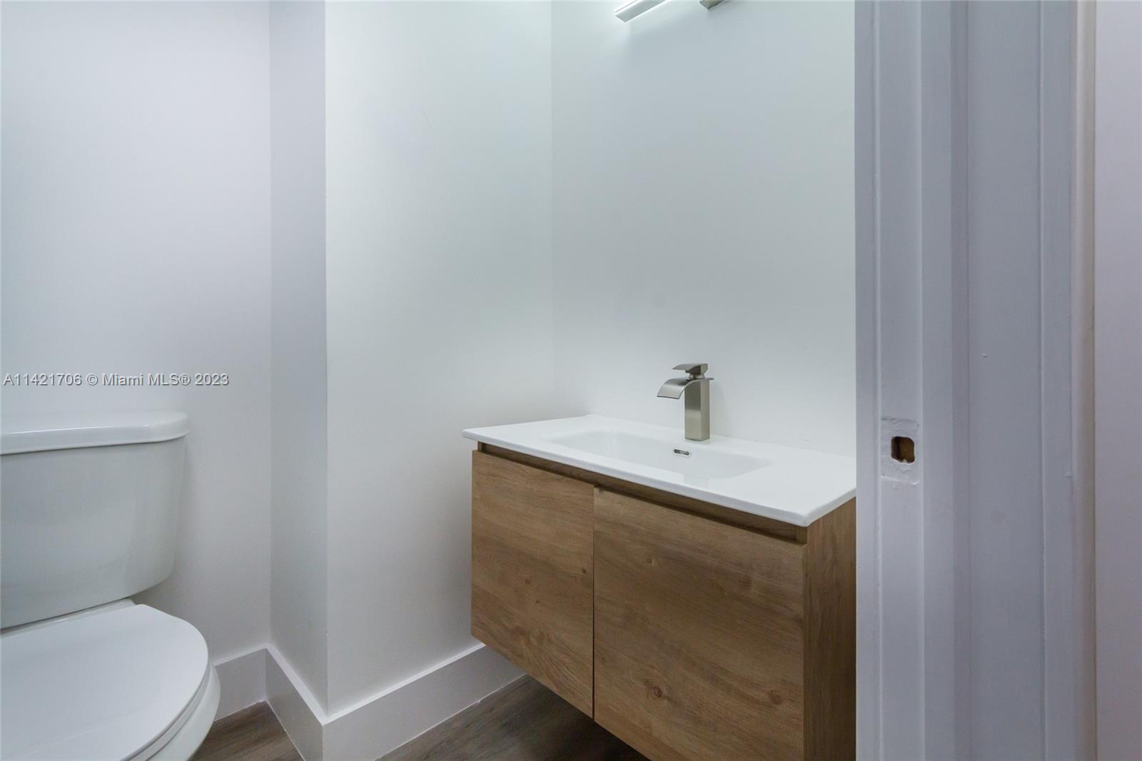 5249 NW 7th St Unit: 408