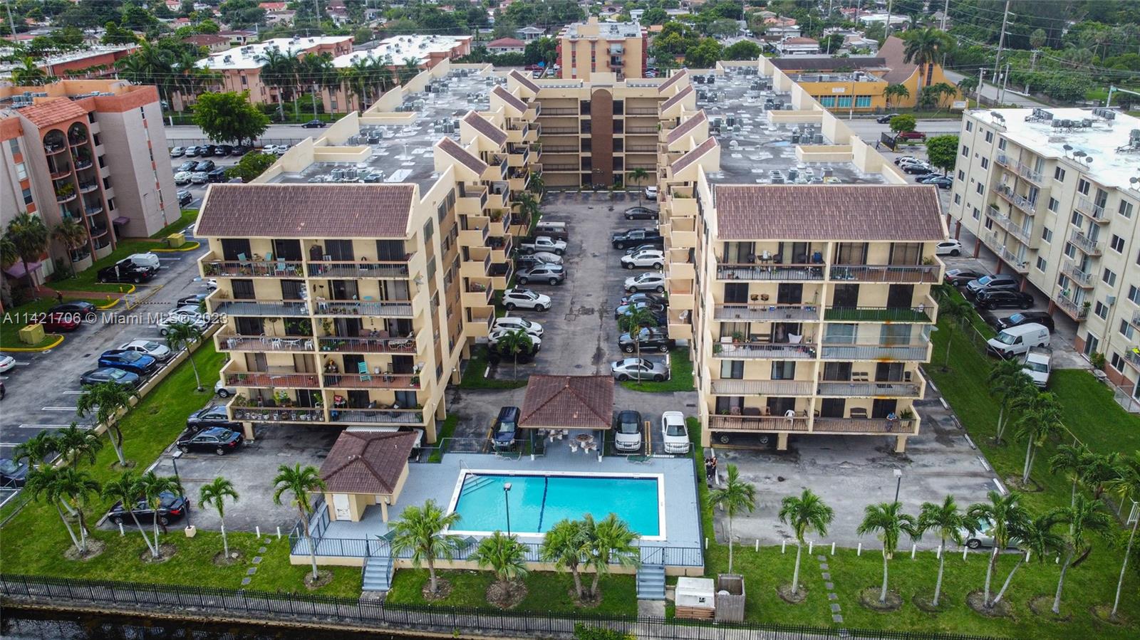 5249 NW 7th St Unit: 408