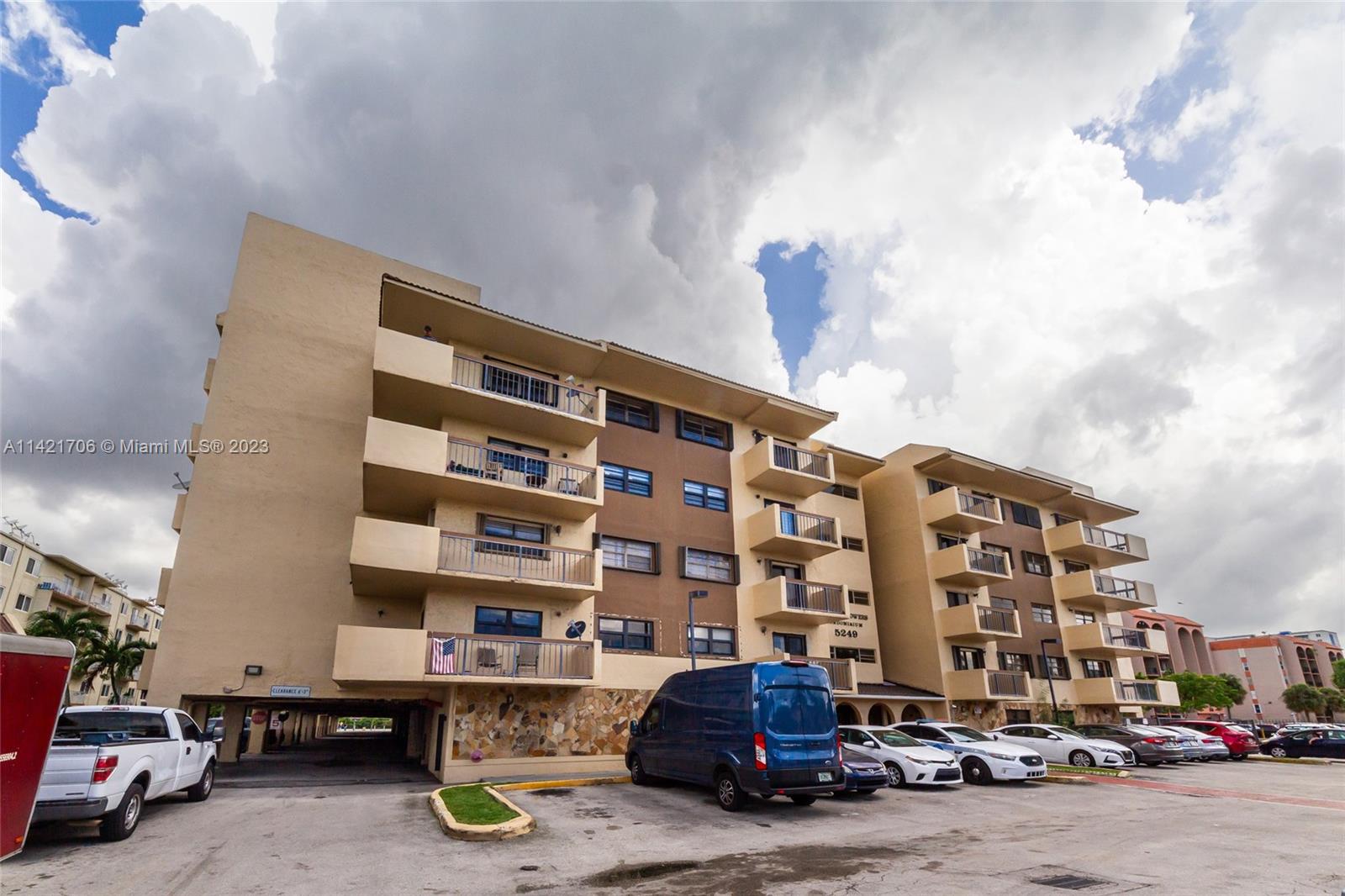 5249 NW 7th St Unit: 408