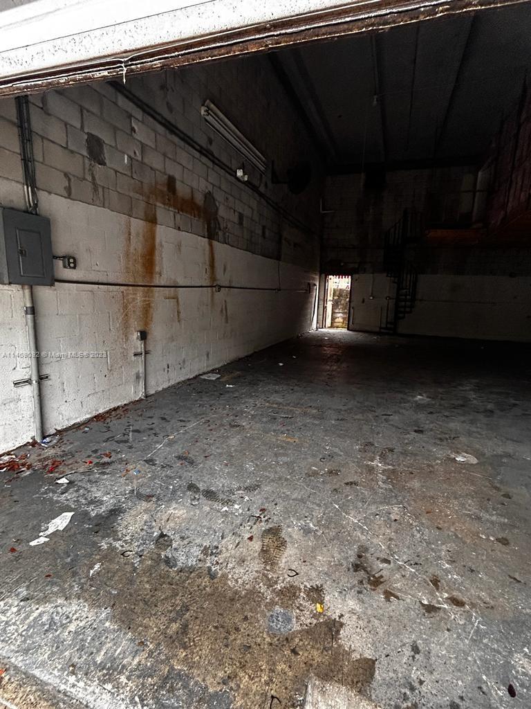 2550 W 78th St Unit: D-2