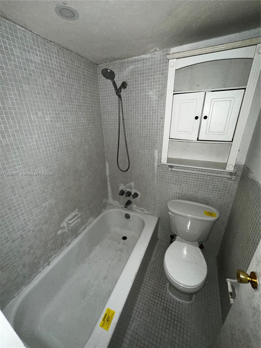 3660 NE 166th St # 608