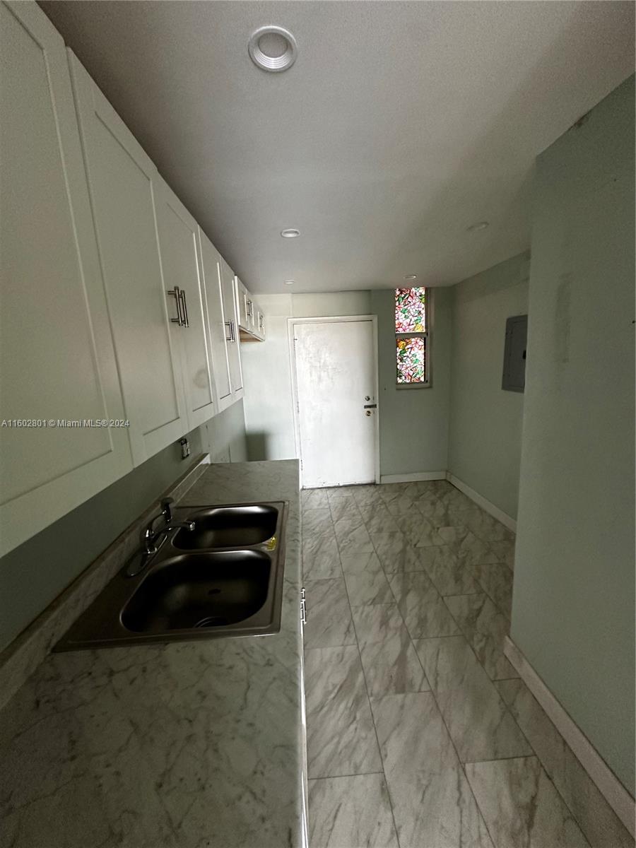 3660 NE 166th St # 608