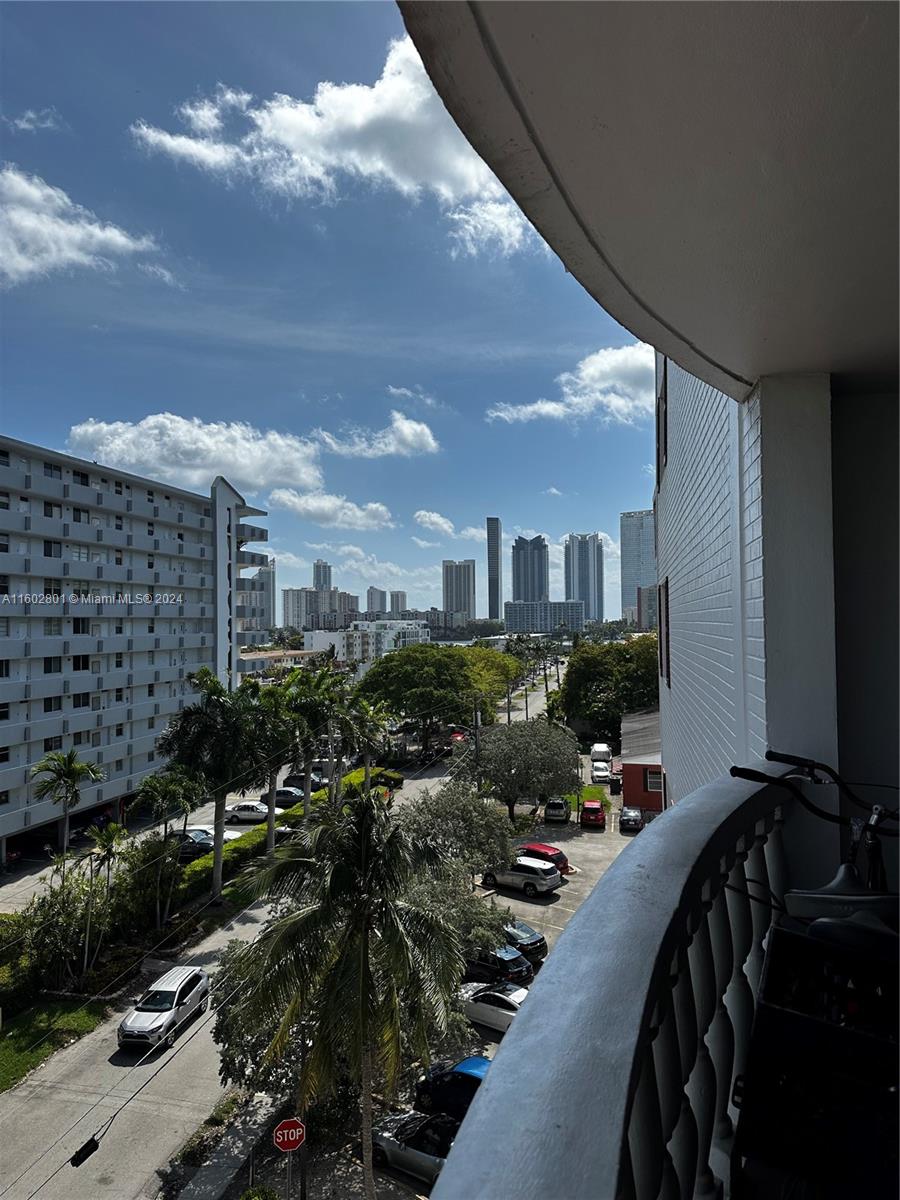 3660 NE 166th St # 608