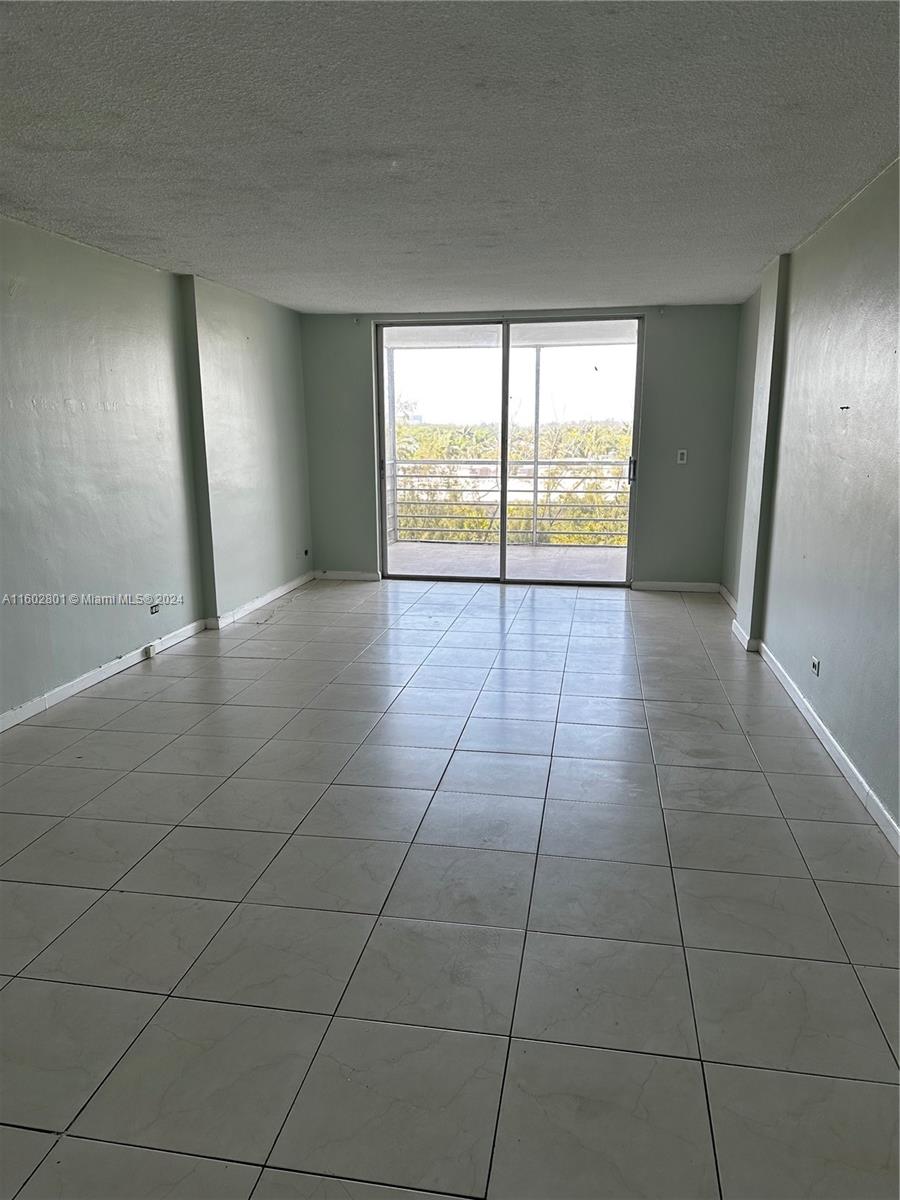 3660 NE 166th St # 608