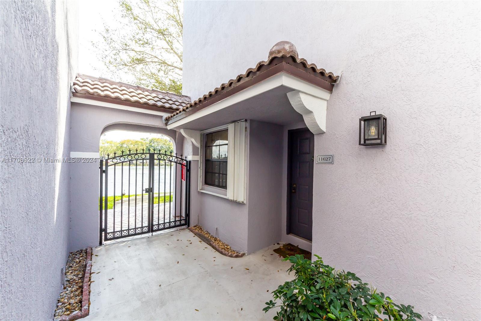 11627 NW 11th St