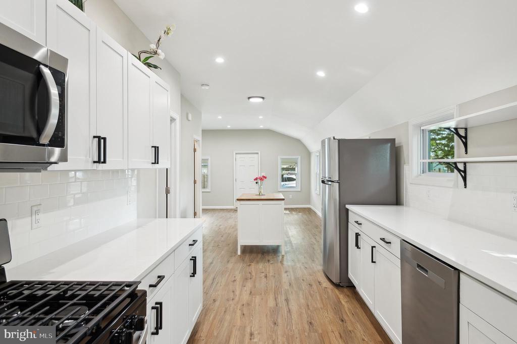 26 W 8th St