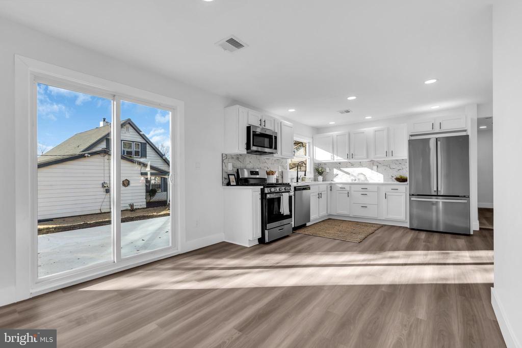 51 Pinafore Ln