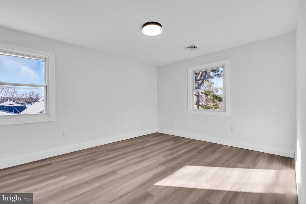 51 Pinafore Ln