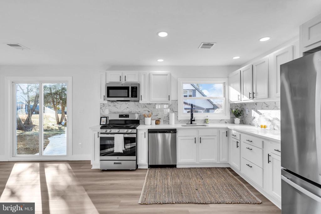 51 Pinafore Ln